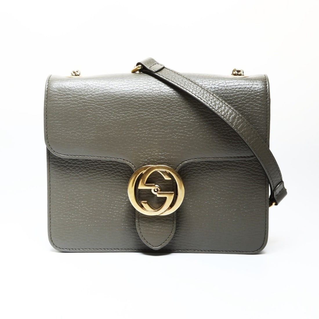 Gucci Interlocking G Leather Shoulder Bag in Grey: --- Catalog ---Category: SizeSize (HxWxD): 15cm x 19.5cm x 5cm / 5.9'' x 7.67'' x 1.96''Category: DesignType: Shoulder bagColor: GrayGender: WomenCategory: GeneralBrand: GucciCountry of Origin: