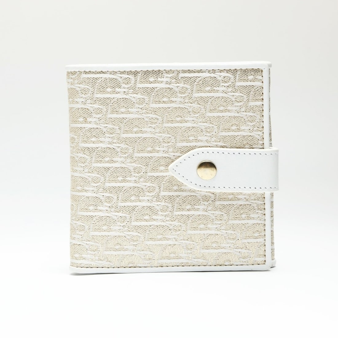 Christian Dior Trotter Canvas Gold Lamé Bifold Wallet in White: --- Catalog ---Category: SizeSize (HxWxD): 9cm x 10cm x 2cm / 3.54'' x 3.93'' x 0.78''Category: DesignType: Wallet (bi-fold)Color: WhiteGender: WomenCategory: GeneralBrand: Christian DiorCountry of