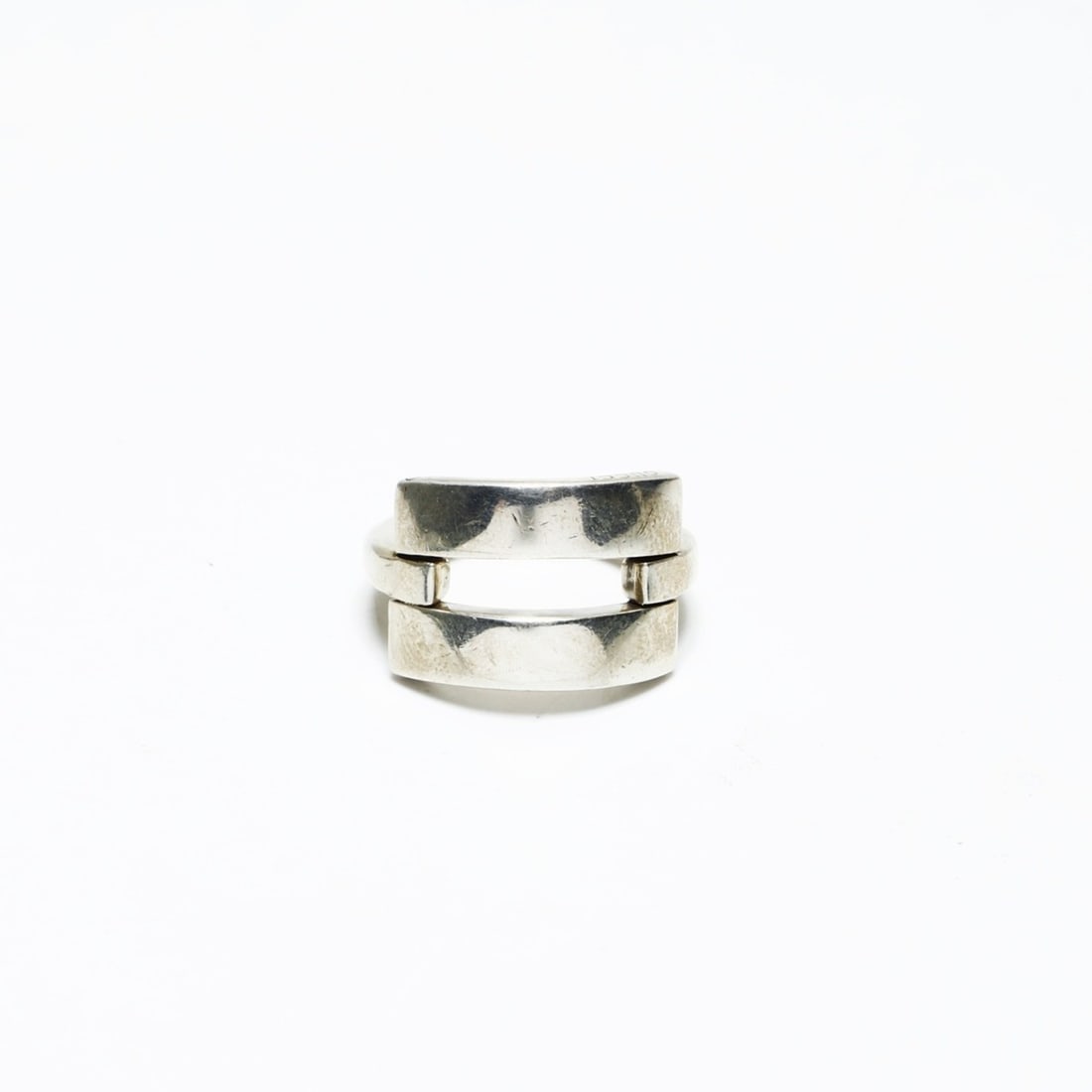Gucci #13 925 Silver Ring: --- Catalog ---Category: SizeJP Size: 13US Size: 6.5Category: DesignType: Band ringColor: SilverGender: WomenCategory: GeneralBrand: GucciCountry of Origin: Italy--- Item List ---Section: ConditionRan