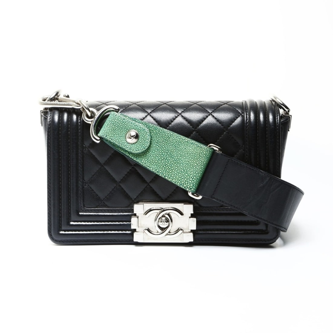 CHANEL 16th Series 2012 Boy Lambskin Mini Stingray Shoulder Bag in Black: --- Catalog ---Category: SizeSize (HxWxD): 12cm x 19.5cm x 6.5cm / 4.72'' x 7.67'' x 2.55''Strap Length: 89cm - 134cm / 35.03'' - 52.75''Category: DesignType: Shoulder bagColor: BlackGender: