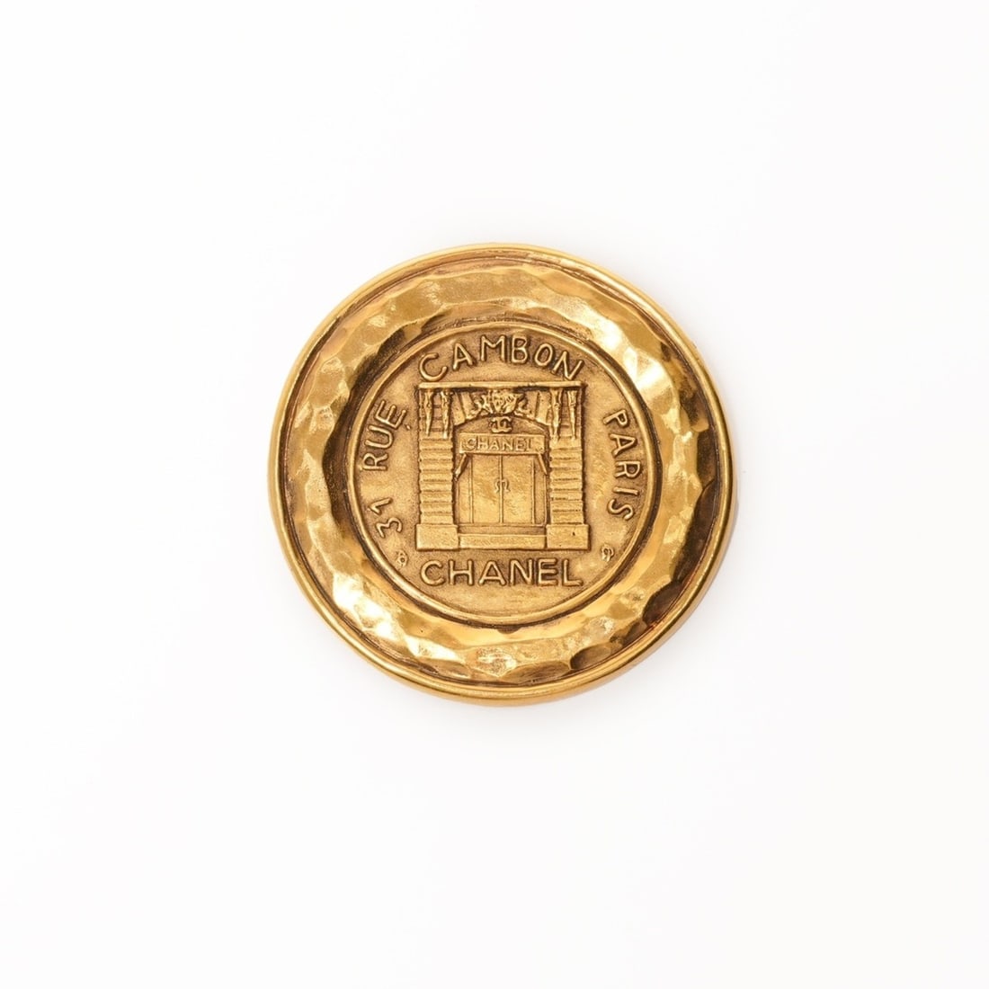 CHANEL 1980 Cambon Circle Brooch in Gold: --- Catalog ---Category: SizeSize (HxWxD): 5cm x 5cm / 1.96'' x 1.96''Category: DesignType: BroochColor: GoldGender: WomenCategory: GeneralLine: CambonBrand: Chanel--- Item List ---Section: