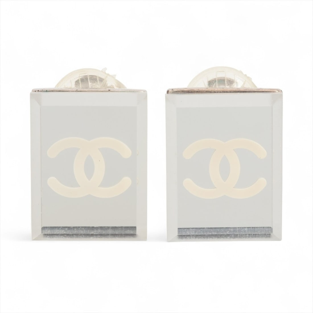 CHANEL 03C 2003 Coco Mark Square Mirror Earrings Silver: --- Catalog ---Category: SizeSize (HxWxD): 20.00mm x 15.00mm / 0.79'' x 0.59''Category: DesignType: Clip earringsColor: SilverGender: WomenCategory: GeneralBrand: Chanel--- Item List ---Section: Condi