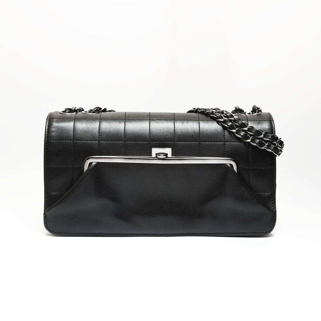 CHANEL 10 Series 2005-2006 Chocolate Bar Shoulder Bag in Black: --- Catalog ---Category: SizeSize (HxWxD): 15cm x 27cm x 5cm / 5.9'' x 10.62'' x 1.96''Strap Length: 45cm - 70cm / 17.71'' - 27.55''Category: DesignType: Shoulder bagColor: BlackGender: WomenCategory: