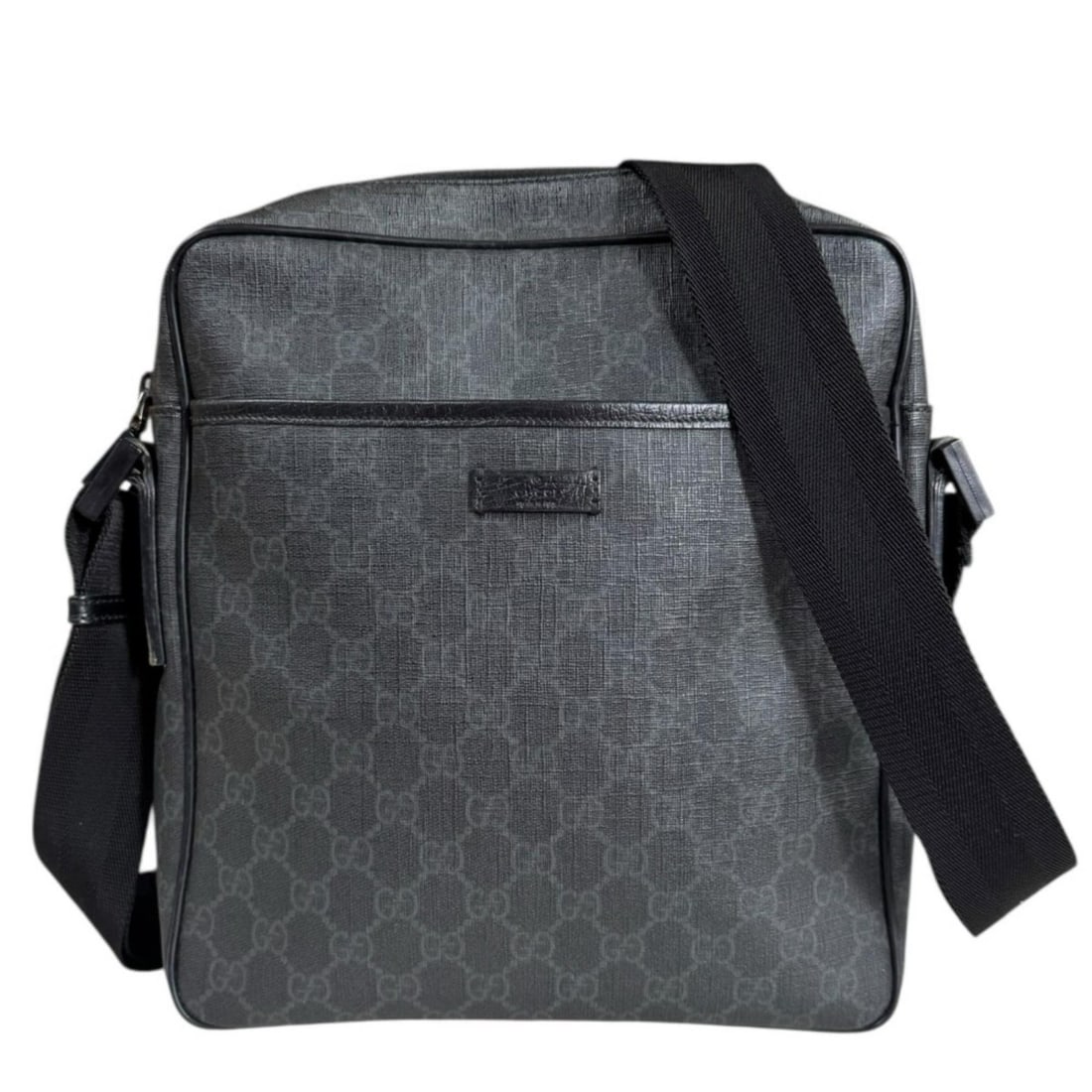 Pre-owned Gucci GG Supreme Shoulder Bag, Canvas 162907, Gray, Men's: --- Catalog ---Category: SizeWeight: 540g / 1.19lb.Size (HxWxD): 29.5cm x 25.5cm x 7cm / 11.61'' x 10.03'' x 2.75''Strap Length: 3cm - 143cm / 1.18'' - 56.29''Category: DesignType: Shoulder bagColor: