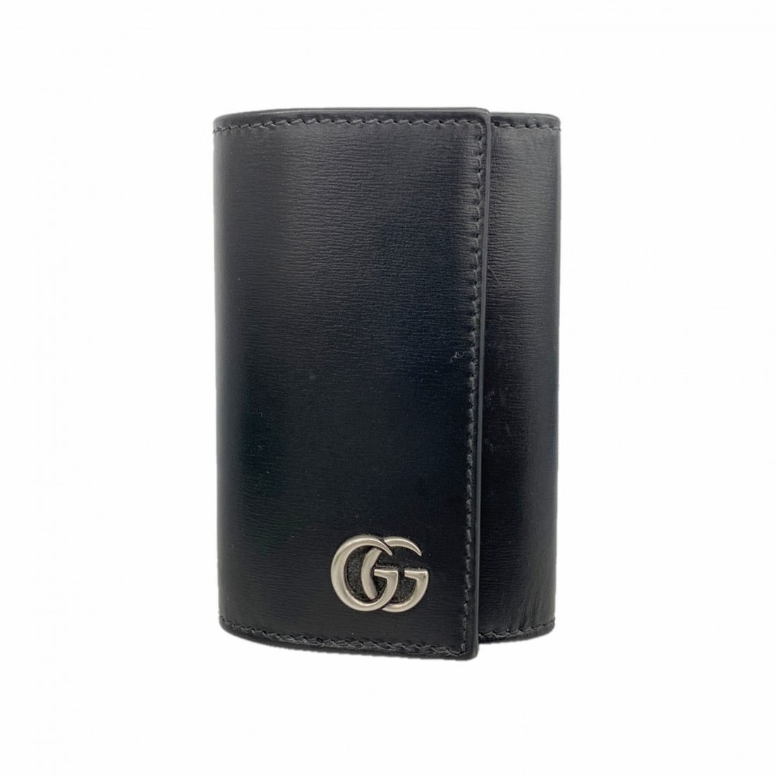 Gucci GG Marmont Key Case 435305 in Black Leather for Men: --- Catalog ---Category: DesignType: KeycaseColor: BlackGender: MenMaterial: Leather Category: GeneralMPN: 435305Brand: GucciCategory: Physical PropertiesSize (HxWxD): 11cm x 7.5cm x 2cm / 4.33'' x 2.