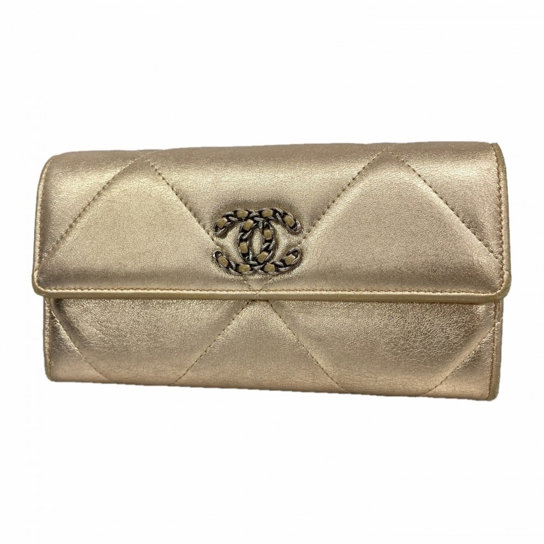 Chanel Long Wallet 19 Lambskin Champagne Gold Women's: --- Catalog ---Category: SizeSize (HxWxD): 12cm x 19.5cm x 2.5cm / 4.72'' x 7.67'' x 0.98''Category: DesignType: Long wallet (bi-fold)Color: Champagne goldGender: WomenMaterial: Leather Leather/Fur Ty