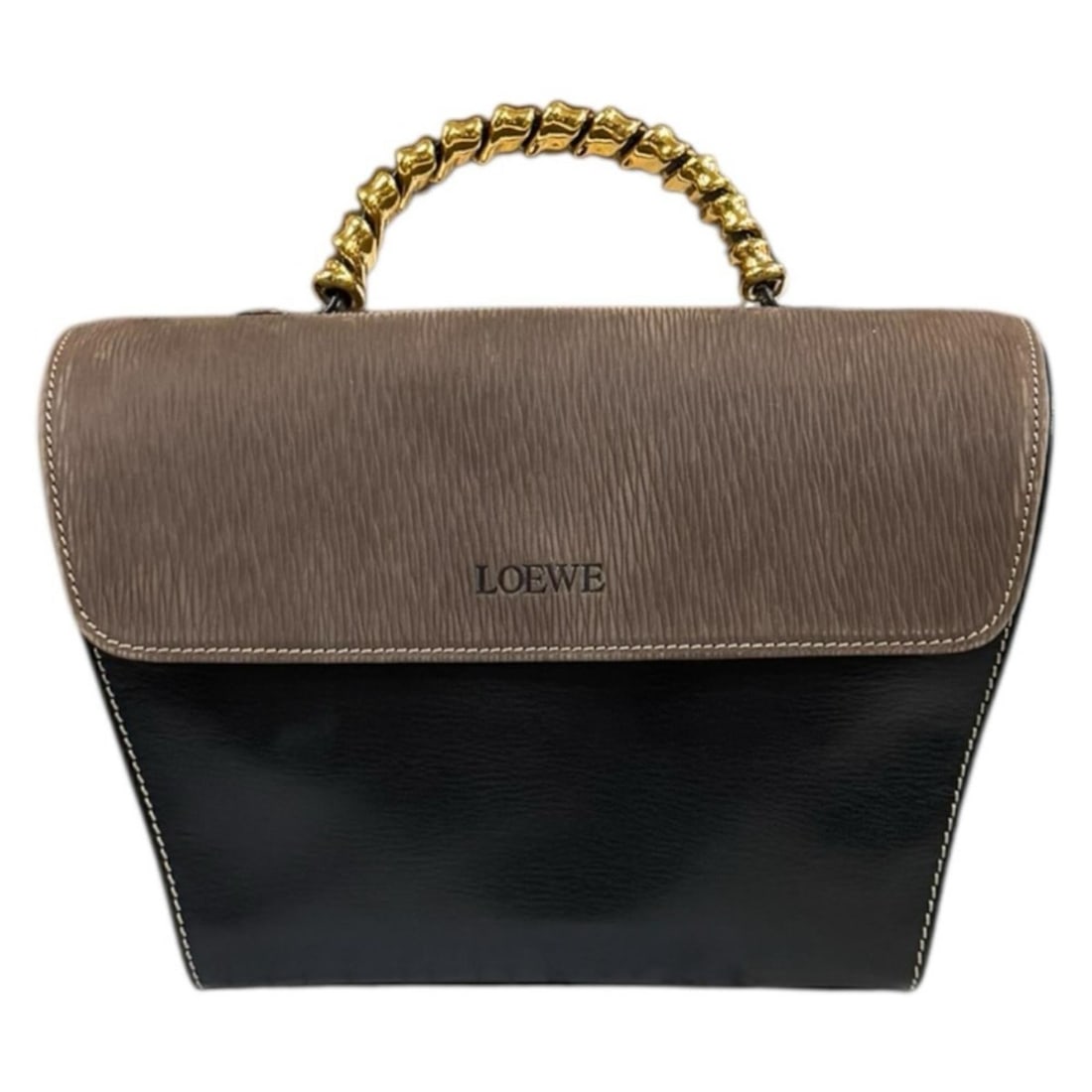 Pre-owned Loewe Velázquez handbag in black leather for women.: --- Catalog ---Category: SizeSize (HxWxD): 17.5cm x 25cm x 10cm / 6.88'' x 9.84'' x 3.93''Category: DesignType: HandbagColor: Black, BrownGender: WomenMaterial: Leather Category: GeneralBrand: LoeweCo