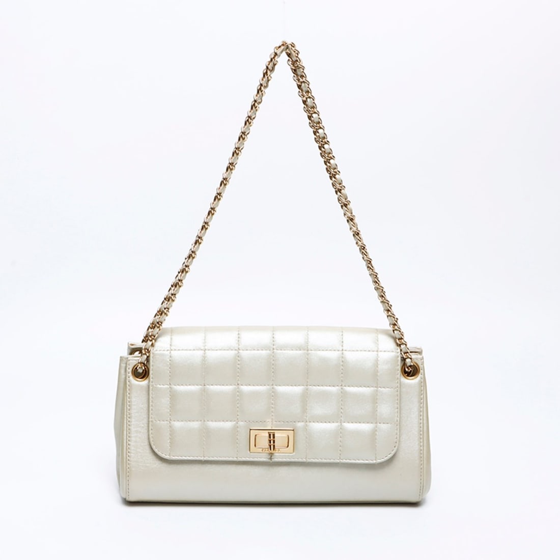 CHANEL 2.55 Matelasse Chain Shoulder Bag, Gold, WS9412: --- Catalog ---Category: SizeSize (HxWxD): 16cm x 26cm x 9cm / 6.29'' x 10.23'' x 3.54''Strap Length: 65cm / 25.59''Category: DesignType: Shoulder bagColor: GoldGender: WomenCategory: GeneralLine: 2.5