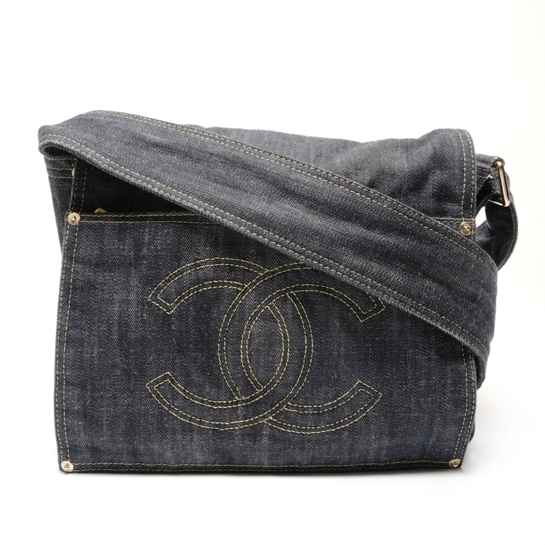 CHANEL Coco Mark Sparkling Denim Shoulder Bag Blue WS27125: --- Catalog ---Category: SizeSize (HxWxD): 25cm x 28cm x 6cm / 9.84'' x 11.02'' x 2.36''Strap Length: 62cm - 120cm / 24.4'' - 47.24''Category: DesignType: Shoulder bagColor: BlueGender: WomenMaterial: