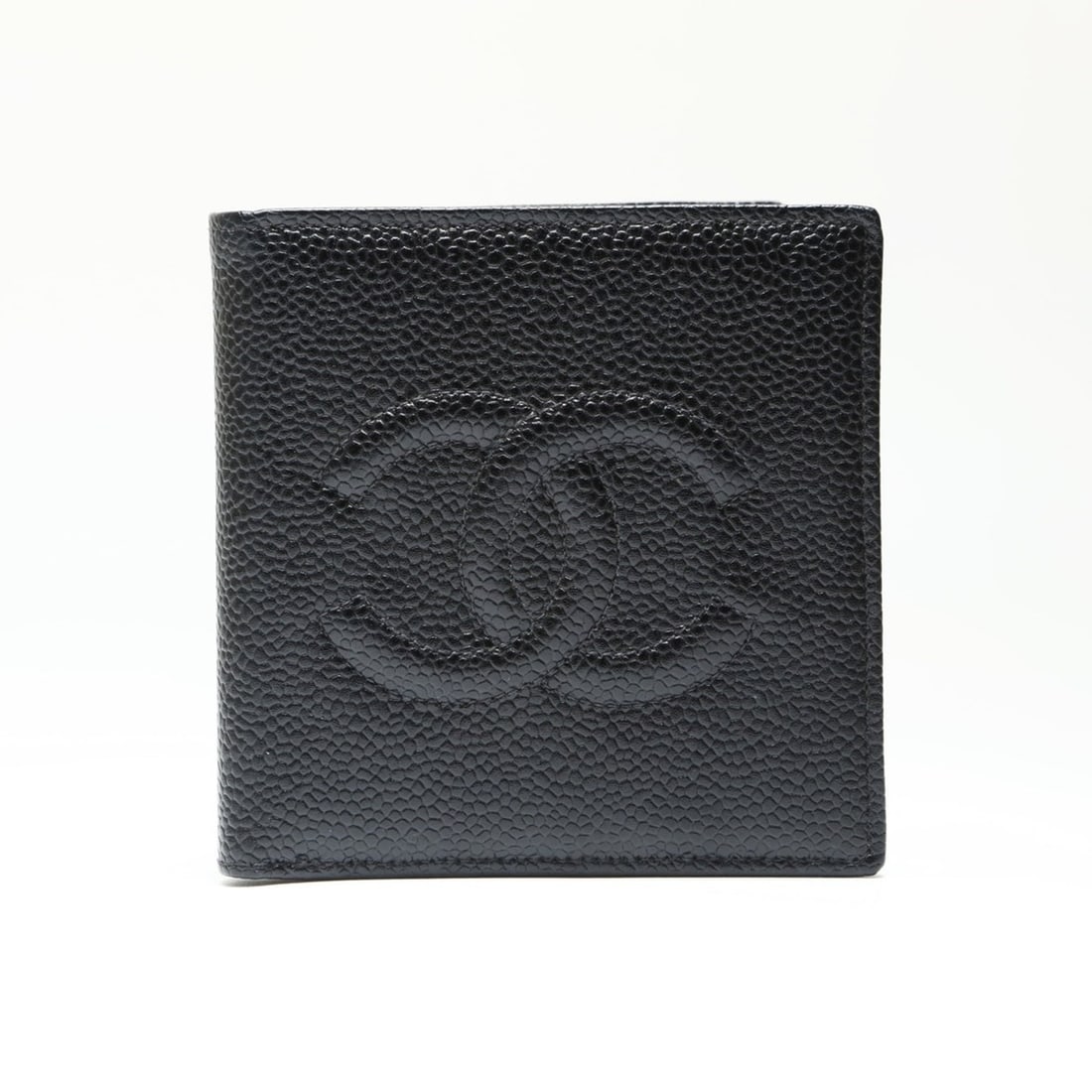 CHANEL No. 4 1996-1997 Caviar Skin Coco Mark Bi-fold Wallet in Black: --- Catalog ---Category: SizeSize (HxWxD): 10cm x 10cm x 1cm / 3.93'' x 3.93'' x 0.39''Category: DesignType: Wallet (bi-fold)Color: BlackGender: Women,MenMaterial: Grained Calfskin Category: GeneralBr