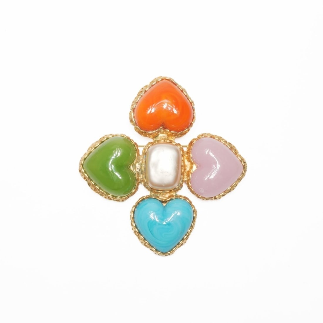 CHANEL 28 1993 Heart Color Stone Brooch Multicolor: --- Catalog ---Category: SizeSize (HxWxD): 7.8cm x 7.2cm / 3.07'' x 2.83''Category: DesignType: BroochColor: Multi-colorStone: Color stoneGender: WomenCategory: GeneralBrand: Chanel--- Item List ---Se