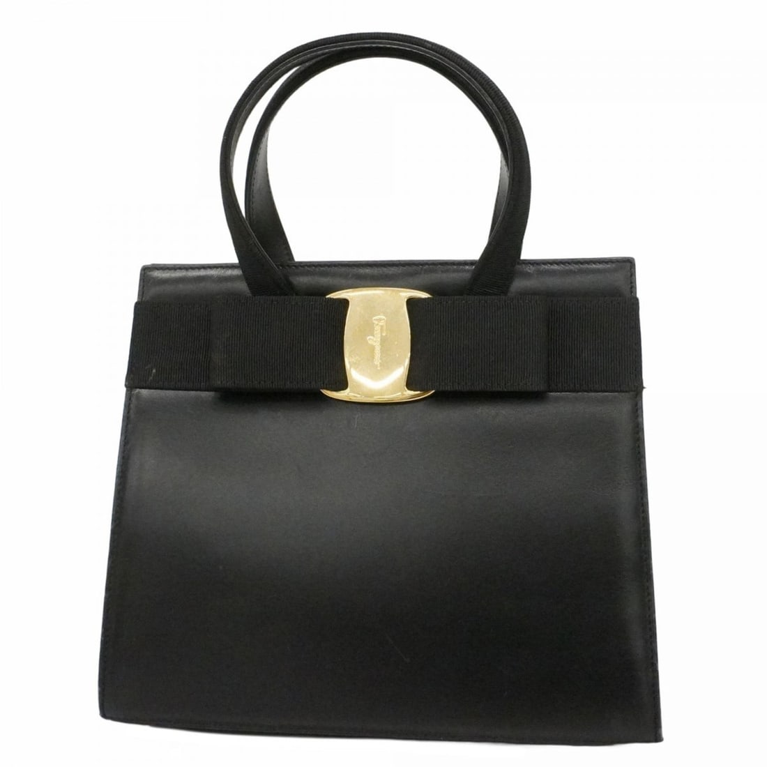 Salvatore Ferragamo Vara Leather Black Handbag for Women P2460445: --- Catalog ---Category: SizeSize (HxWxD): 21cm x 24.5cm x 9.5cm / 8.26'' x 9.64'' x 3.74''Category: DesignType: HandbagColor: BlackGender: WomenMaterial: Leather Hardware Color: GoldCategory: General
