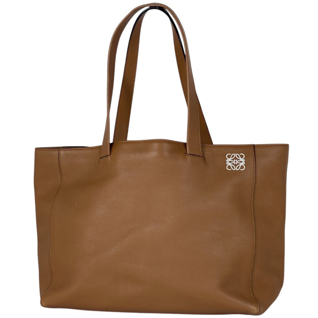 LOEWE East West Shopper Tote Bag, Anagram Leather, Brown, Women's: --- Catalog ---Category: SizeSize (HxWxD): 23cm x 30cm x 12cm / 9.05'' x 11.81'' x 4.72''Category: DesignType: Tote bagColor: BrownGender: WomenMaterial: Leather Category: GeneralBrand: Loewe--- Item