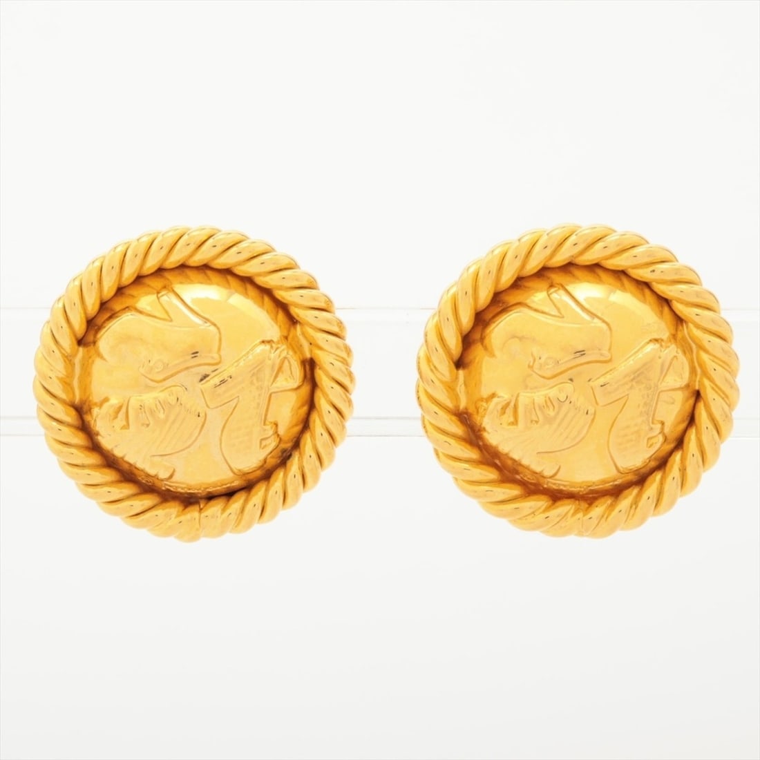 Salvatore Ferragamo button motif necklace in gold: --- Catalog ---Category: DesignType: Clip earringsColor: GoldGender: WomenCategory: GeneralBrand: Salvatore Ferragamo--- Item List ---Section: ConditionRanking: Rank A Used - A few traces of usage, so