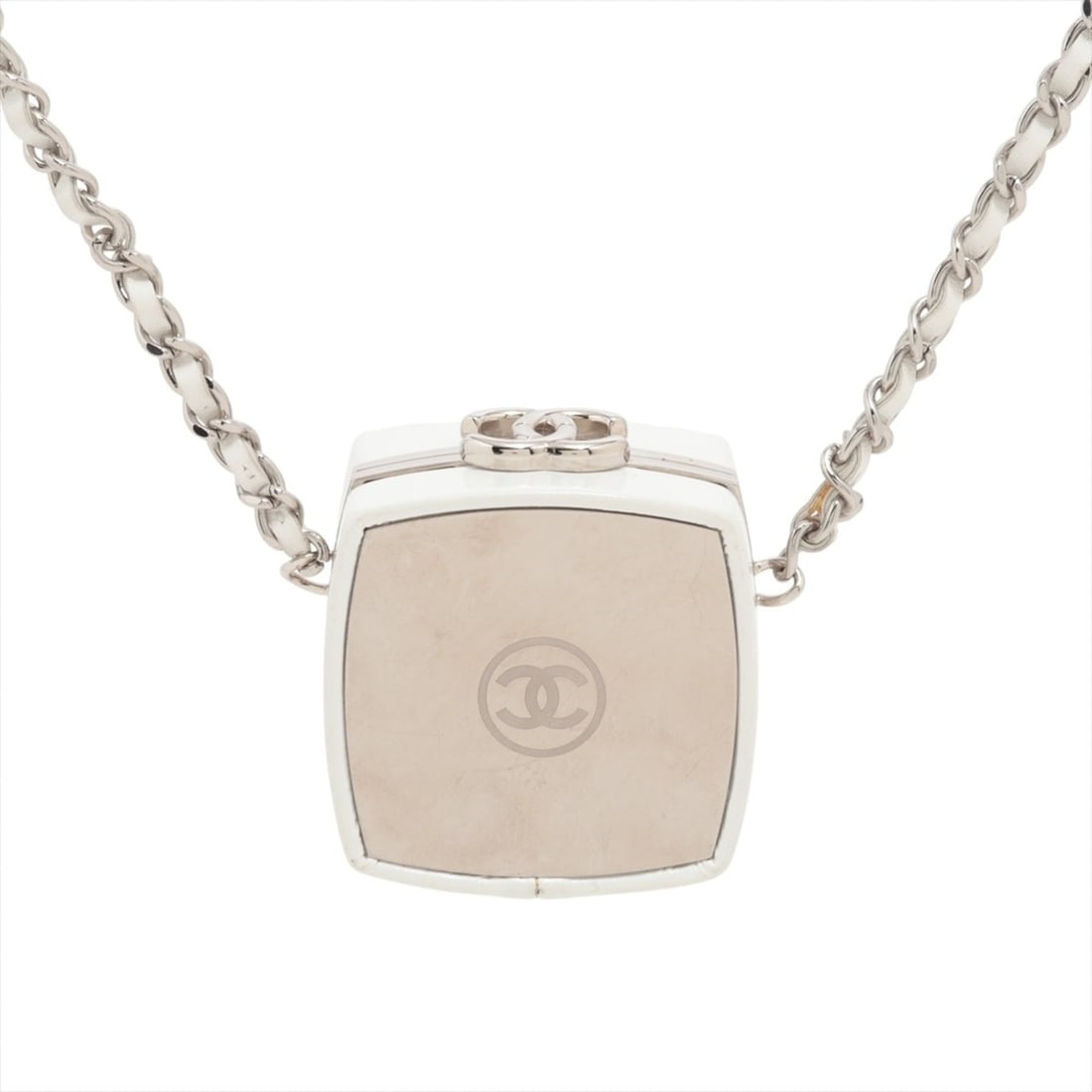CHANEL 31 Series 2021-2022 Mirrored Accessory Case Chain Necklace Shoulder Bag White x Silver: --- Catalog ---Category: SizePendant Size: 52mm x 52mm / 2.04'' x 2.04''Neck Circumference: 90 cm / 35.43''Category: DesignColor: Silver, WhiteGender: WomenNecklace Type: NecklaceCategory: GeneralBran