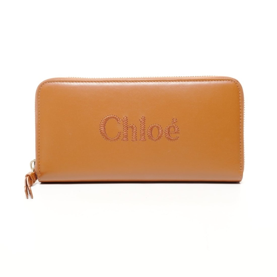 Chloé Chloe Leather Round Zip Logo Long Wallet in Brown: --- Catalog ---Category: SizeSize (HxWxD): 10cm x 19cm / 3.93'' x 7.48''Category: DesignType: Long wallet (bi-fold)Color: BrownGender: WomenMaterial: Leather Category: GeneralBrand: Chloé--- Item Lis
