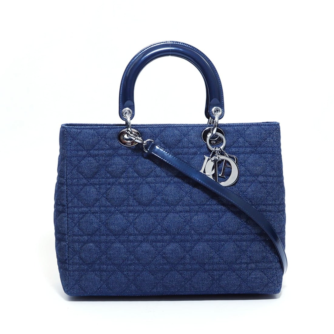 Christian Dior Lady Cannage 2-way shoulder bag in navy: --- Catalog ---Category: SizeHandle Drop: 10.00cm / 3.94''Size (HxWxD): 26cm x 32cm x 11cm / 10.23'' x 12.59'' x 4.33''Strap Length: 90cm / 35.43''Category: DesignType: Shoulder bagColor: NavyGender: