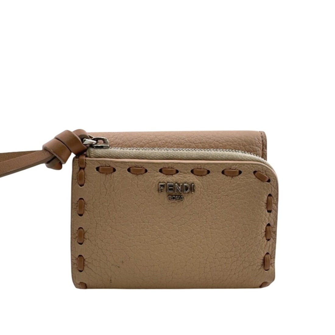 FENDI 8M0499 Peekaboo Micro Topstitch Selleria Tri-fold Wallet in Pink: --- Catalog ---Category: SizeSize (HxWxD): 8cm x 10cm x 3cm / 3.14'' x 3.93'' x 1.18''Category: DesignType: Wallet (tri-fold)Color: PinkGender: WomenMaterial: Leather Category: GeneralBrand: Fendi---