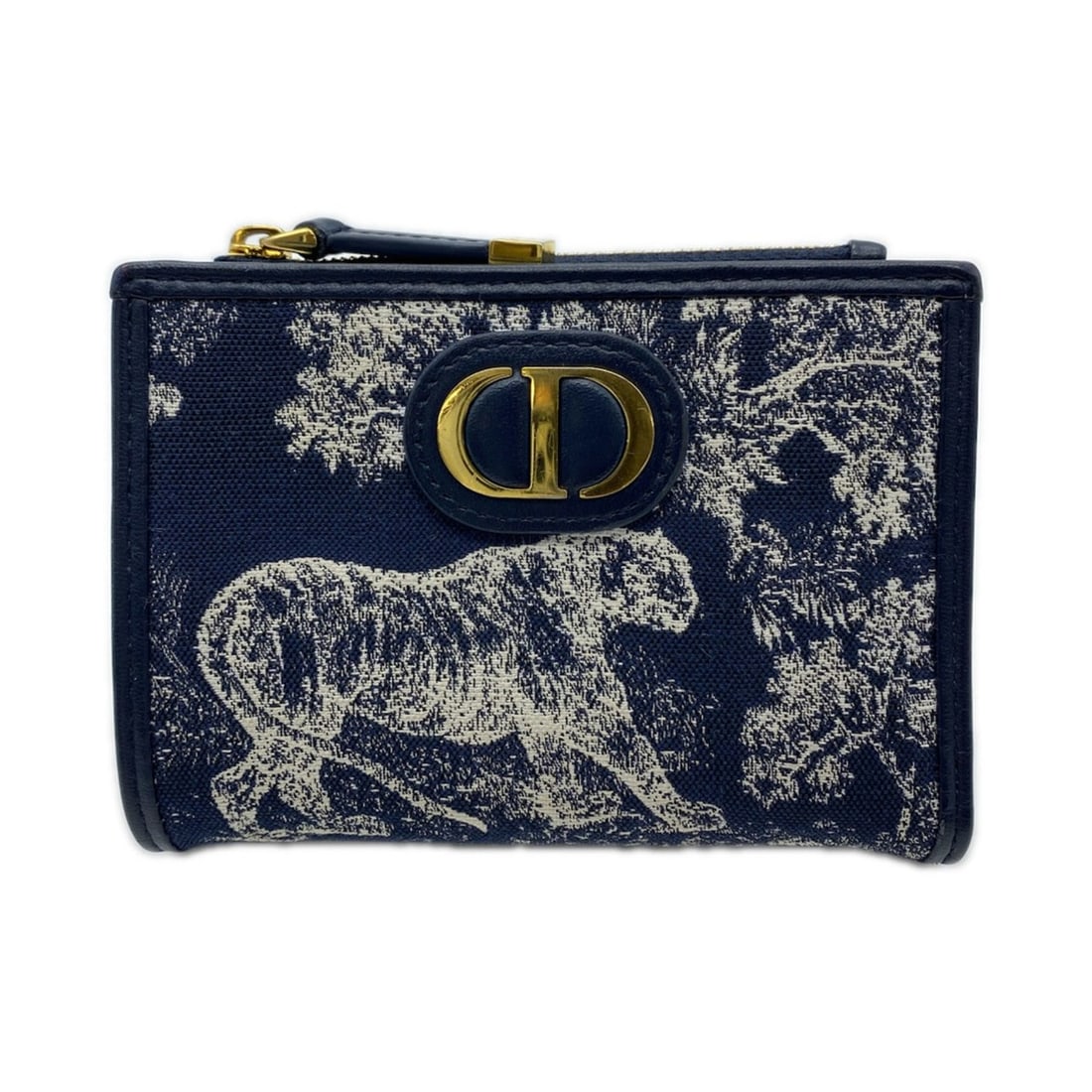 Christian Dior Dior Toile de Jouy Reverse Jacquard 30 Montaigne Dahlia Wallet S2197UNJR_M928, Bifold: --- Catalog ---Category: SizeSize (HxWxD): 9cm x 12cm x 2cm / 3.54'' x 4.72'' x 0.78''Category: DesignType: Wallet (bi-fold)Color: Navy, WhiteGender: WomenMaterial: Cotton , Leather Category: GeneralB