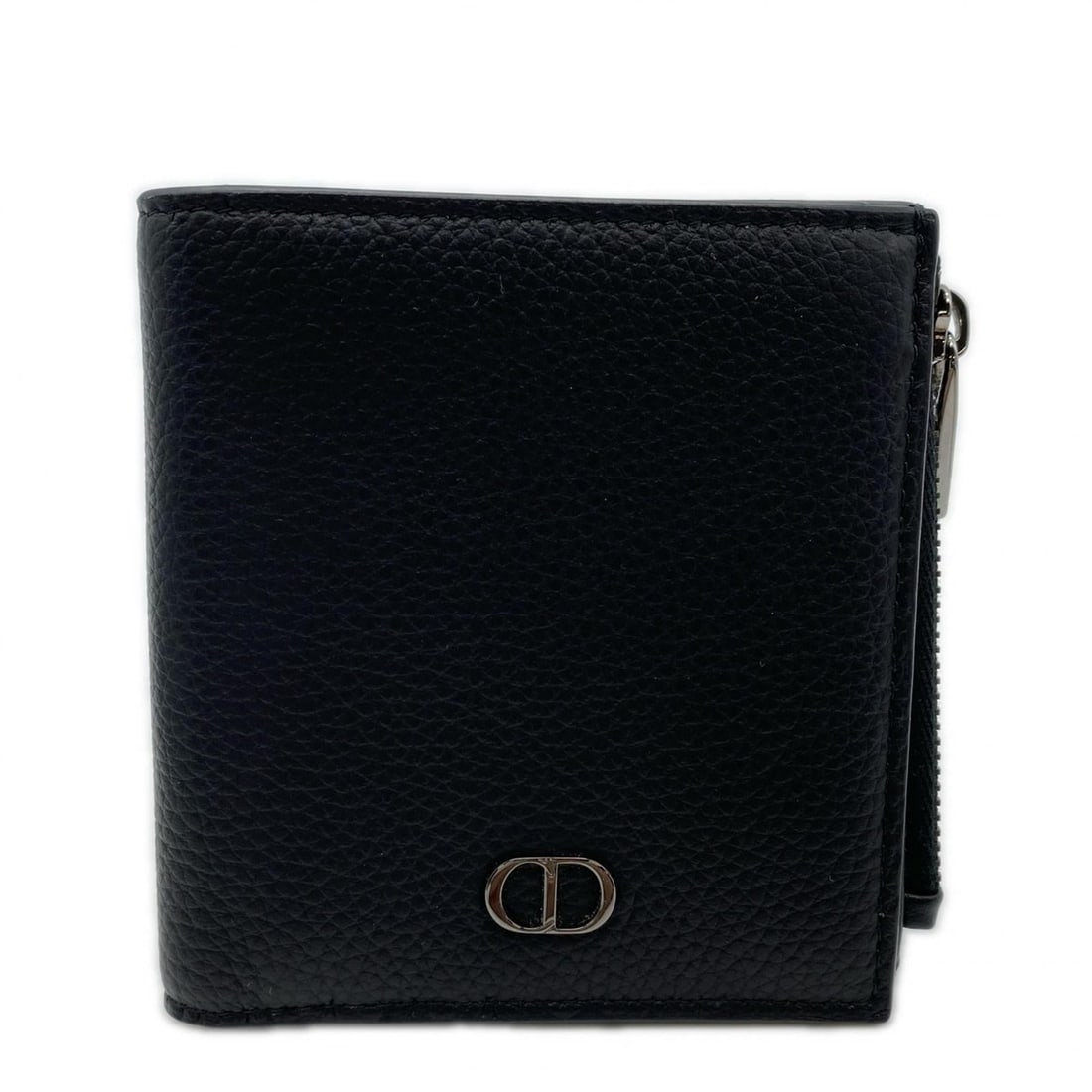 Christian Dior Dior CD Icon Bifold Wallet 2ICBC339CDI Black Calfskin Leather Men's: --- Catalog ---Category: SizeSize (HxWxD): 10cm x 9cm x 1cm / 3.93'' x 3.54'' x 0.39''Category: DesignType: Wallet (bi-fold)Color: BlackGender: MenMaterial: Leather Category: GeneralMPN: 2ICBC339CDIBr