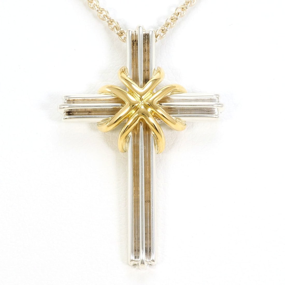Tiffany & Co. Signature Cross Necklace in 18K White Gold or 925 Sterling Silver, Approximately 61cm,: --- Catalog ---Category: SizePendant Size: 33mm x 22mm / 1.29'' x 0.86''Neck Circumference: 61 cm / 24.01''Category: DesignGender: Women,MenMaterial: Silver 925, Yellow gold (18K)Necklace Type: Neckla