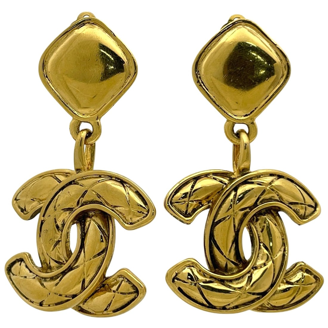 CHANEL Coco Mark Swing Earrings, GP Gold, Women's: --- Catalog ---Category: SizeSize (HxWxD): 70.00mm x 40.00mm / 2.76'' x 1.57''Category: DesignType: Clip earringsColor: GoldFinish: Gold platedGender: WomenCategory: GeneralBrand: Chanel--- Item List