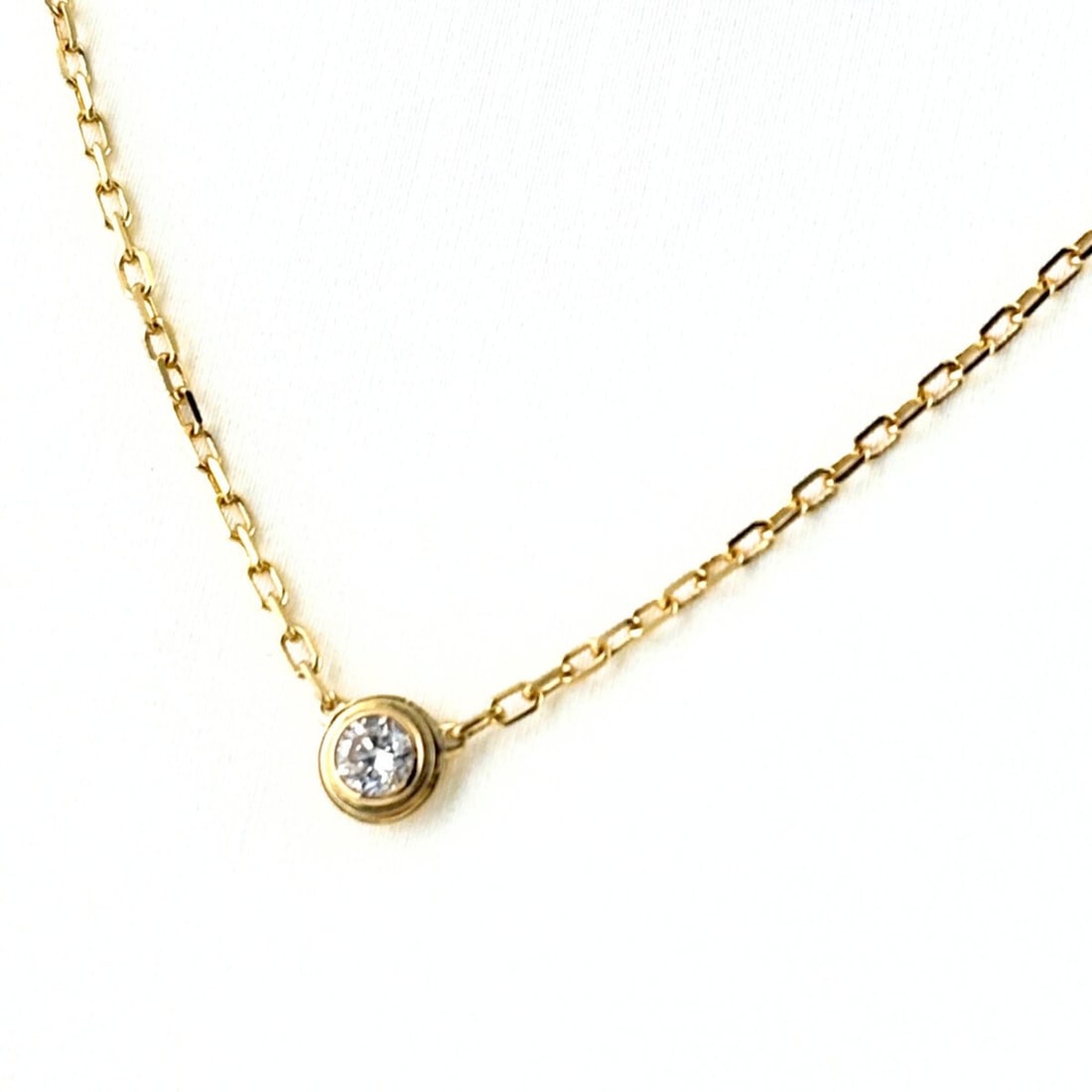 Cartier Amour Necklace, Yellow Gold Pendant with Diamonds, Small Model, 750 Women's: --- Catalog ---Category: SizeWidth: 0.7mm / 0.03''Diameter: 4.4mm / 0.17''Neck Circumference: 41 cm / 16.14''Category: DesignStone: DiamondGender: WomenMaterial: Yellow gold (18K)Pendant Type: Pendant