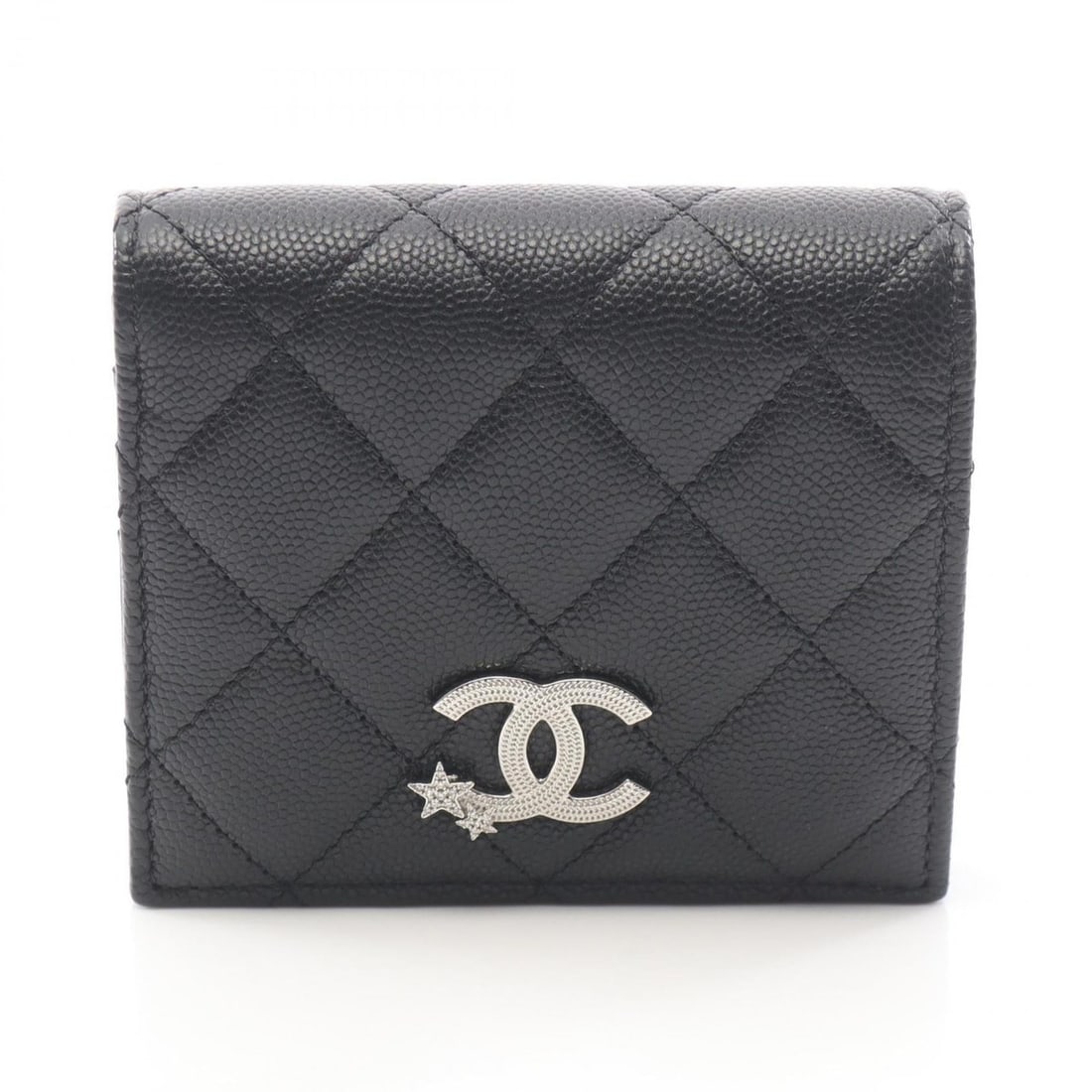 Chanel Matelassé Bi-fold Wallet, Leather, Grained Calf Women's, Black (AP3726): --- Catalog ---Category: SizeSize (HxWxD): 9cm x 10cm x 2.5cm / 3.54'' x 3.93'' x 0.98''Category: DesignType: Wallet (bi-fold)Color: BlackGender: WomenMaterial: Leather Category: GeneralMPN: AP3726Bra