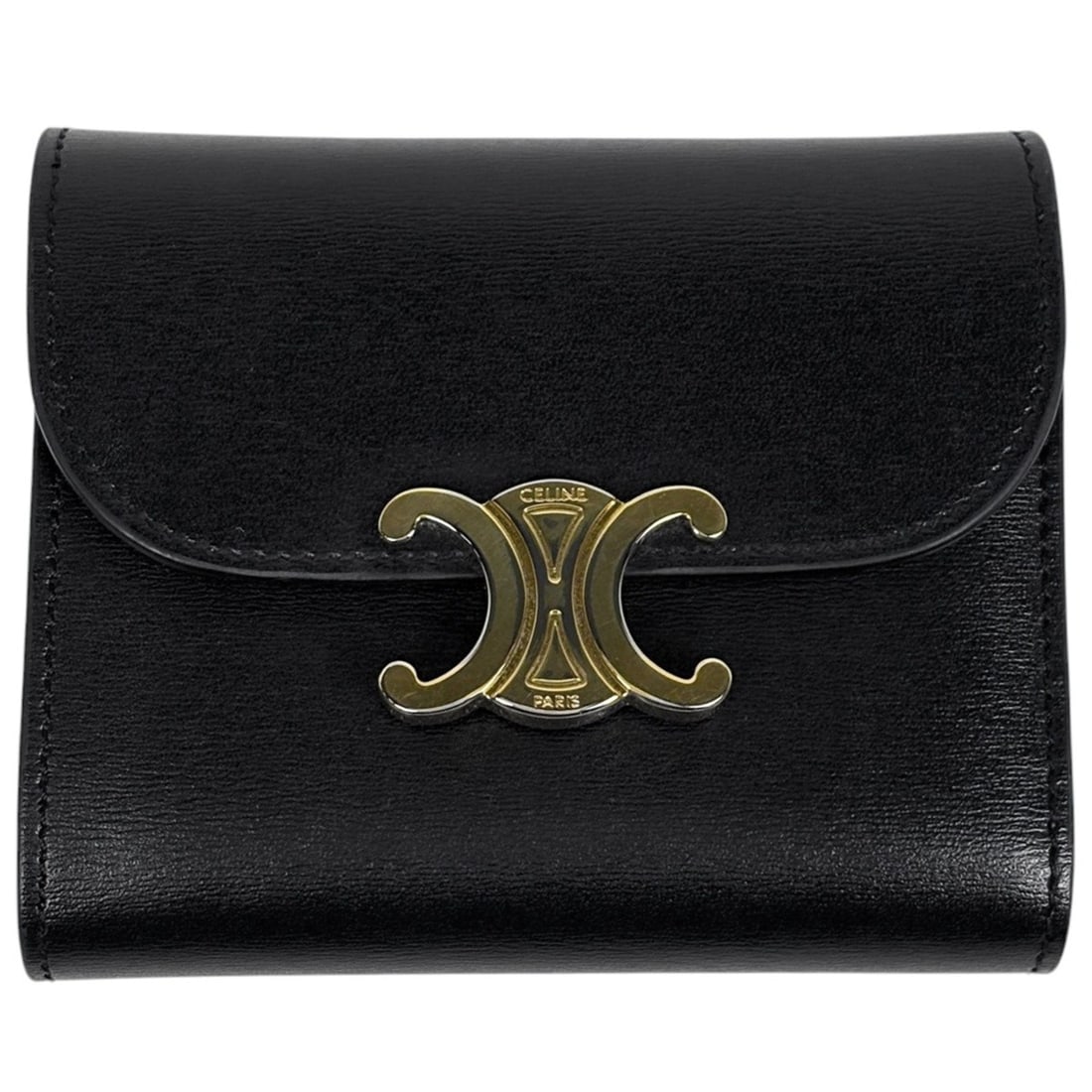 Celine Triomphe Small Flap Wallet, Tri-fold Leather, Black, 10D783DPV.38NO, Women's: --- Catalog ---Category: SizeSize (HxWxD): 8.5cm x 10cm x 3.5cm / 3.34'' x 3.93'' x 1.37''Category: DesignType: Wallet (tri-fold)Color: BlackGender: WomenMaterial: Leather Category: GeneralBrand: Celi