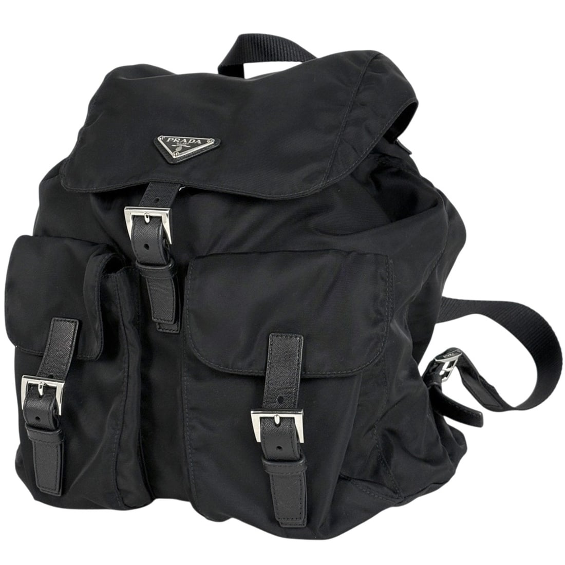 Prada logo plate backpack/daypack in nylon nero (black) for women: --- Catalog ---Category: SizeSize (HxWxD): 27cm x 29cm x 14.5cm / 10.62'' x 11.41'' x 5.7''Category: DesignType: BackpackColor: BlackGender: WomenMaterial: Nylon Category: GeneralBrand: Prada--- Item