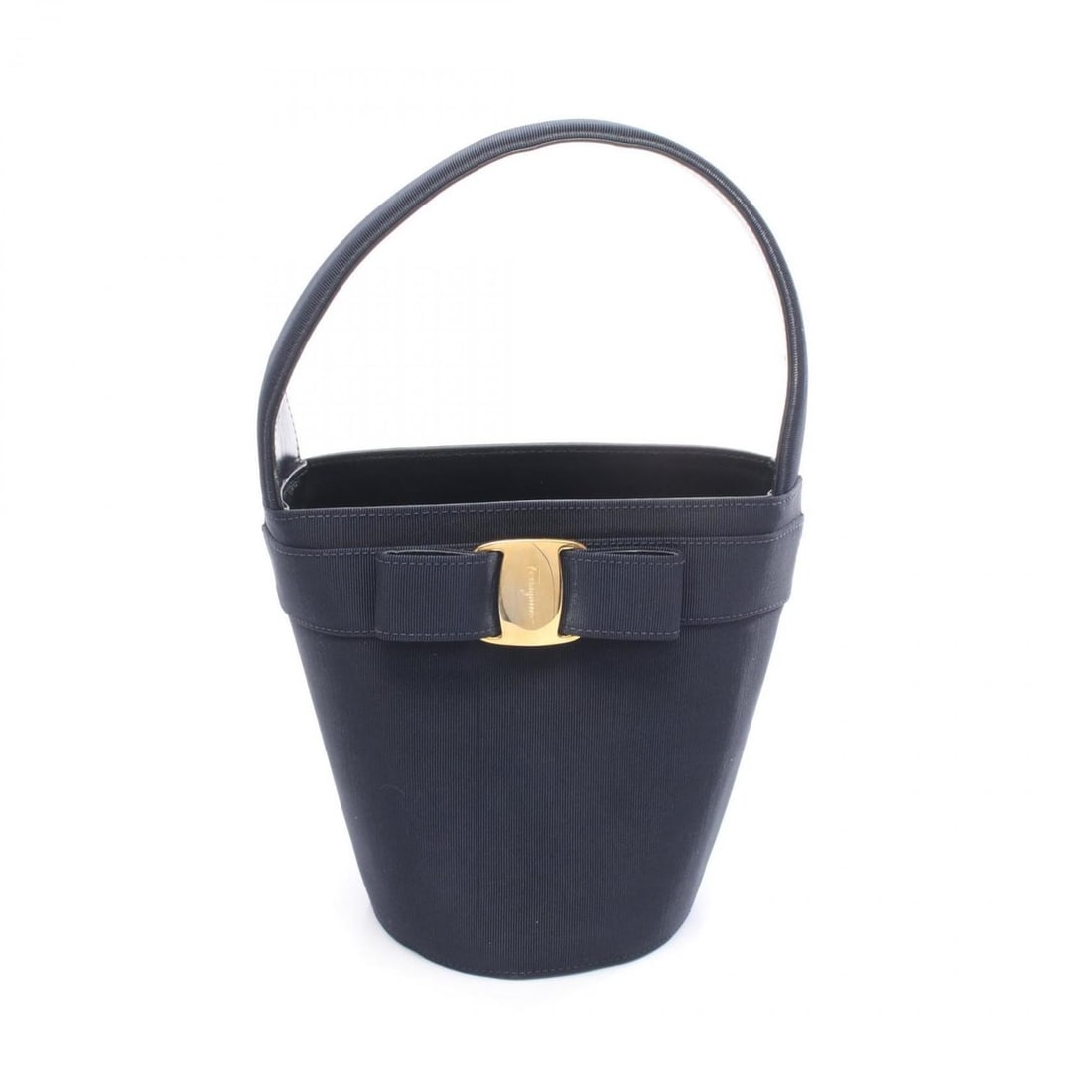 Salvatore Ferragamo Vara Ribbon Handbag, Suede, Women's, Black: --- Catalog ---Category: SizeSize (HxWxD): 18cm x 13cm x 13cm / 7.08'' x 5.11'' x 5.11''Category: DesignType: HandbagColor: BlackGender: WomenMaterial: Suede Category: GeneralBrand: Salvatore Ferragam