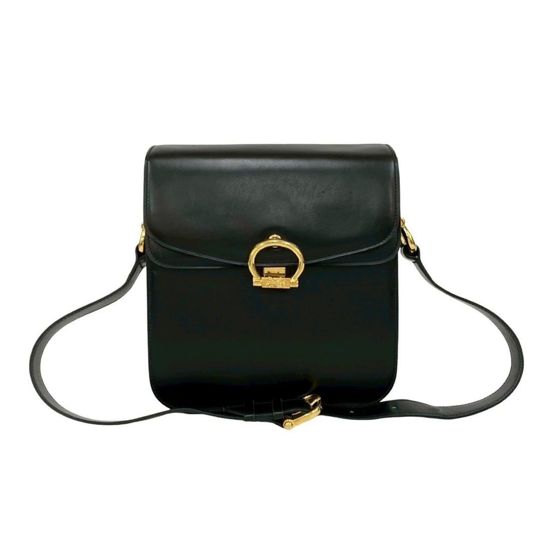 CELINE Horse Carriage Calf Leather Semi-One Shoulder Bag in Black 30699: --- Catalog ---Category: SizeSize (HxWxD): 24cm x 22cm x 5.5cm / 9.44'' x 8.66'' x 2.16''Category: DesignType: Shoulder bagColor: BlackGender: WomenMaterial: Leather Leather/Fur Type: CalfskinCategory
