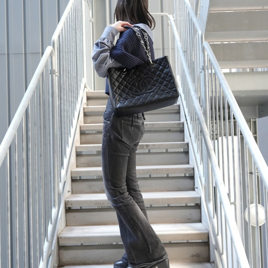 Loewe Hammock Drawstring Mini 314 30 V07 Shoulder Bag - 13