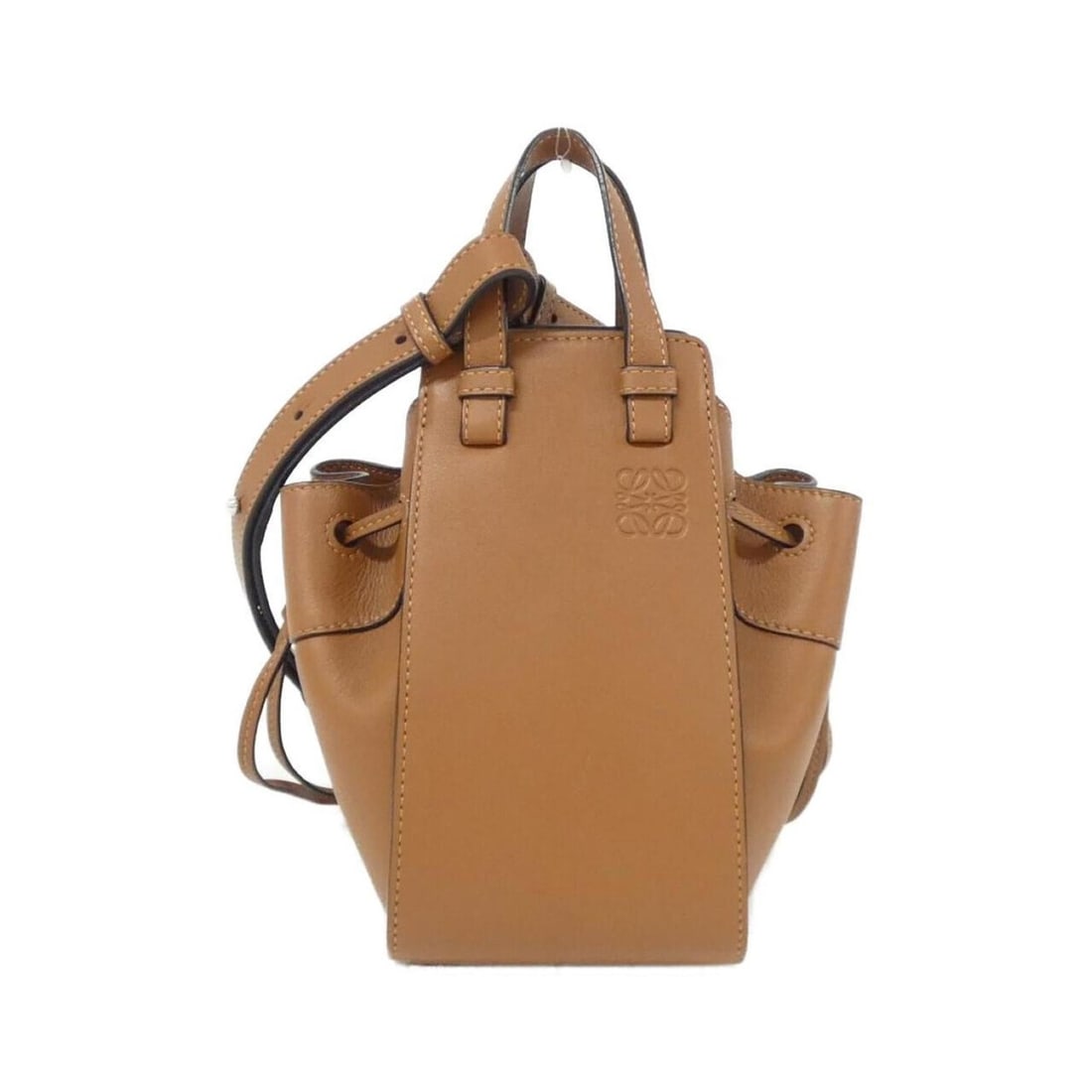 Loewe Hammock Drawstring Mini 314 30 V07 Shoulder Bag: --- Catalog ---Category: SizeSize (HxWxD): 19cm x 19cm x 11cm / 7.48'' x 7.48'' x 4.33''Category: DesignType: Shoulder bagColor: BrownGender: WomenMaterial: Leather Leather/Fur Type: CalfskinCategory: