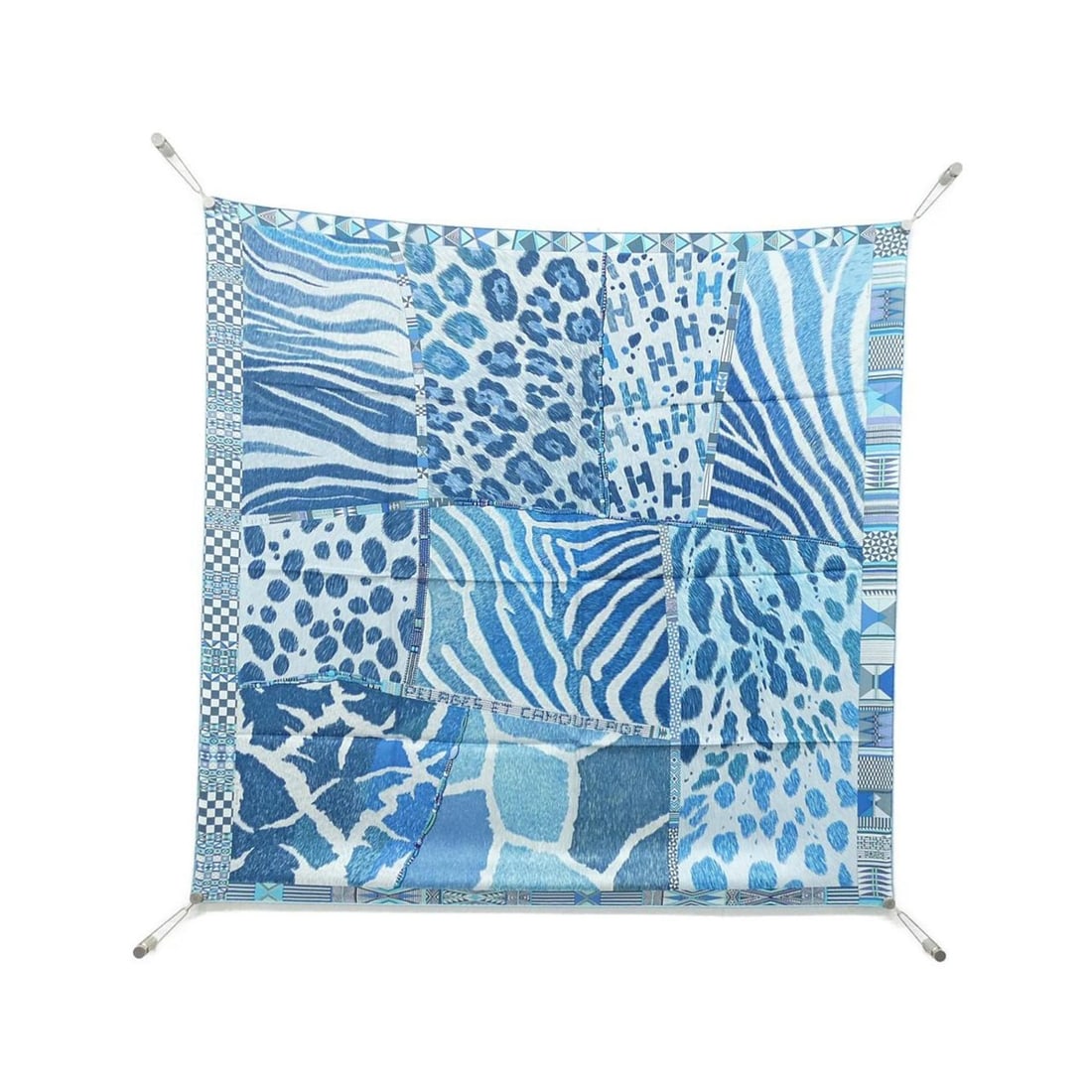 Hermes PELAGES ET CAMOUFLAGE Carre Scarf Muffler: --- Catalog ---Category: SizeSize (LxW): 90cm x 90cm / 35.43'' x 35.43''Category: DesignType: ScarfColor: BlueGender: WomenMaterial: Silk Category: GeneralBrand: Hermes--- Item List ---Section: