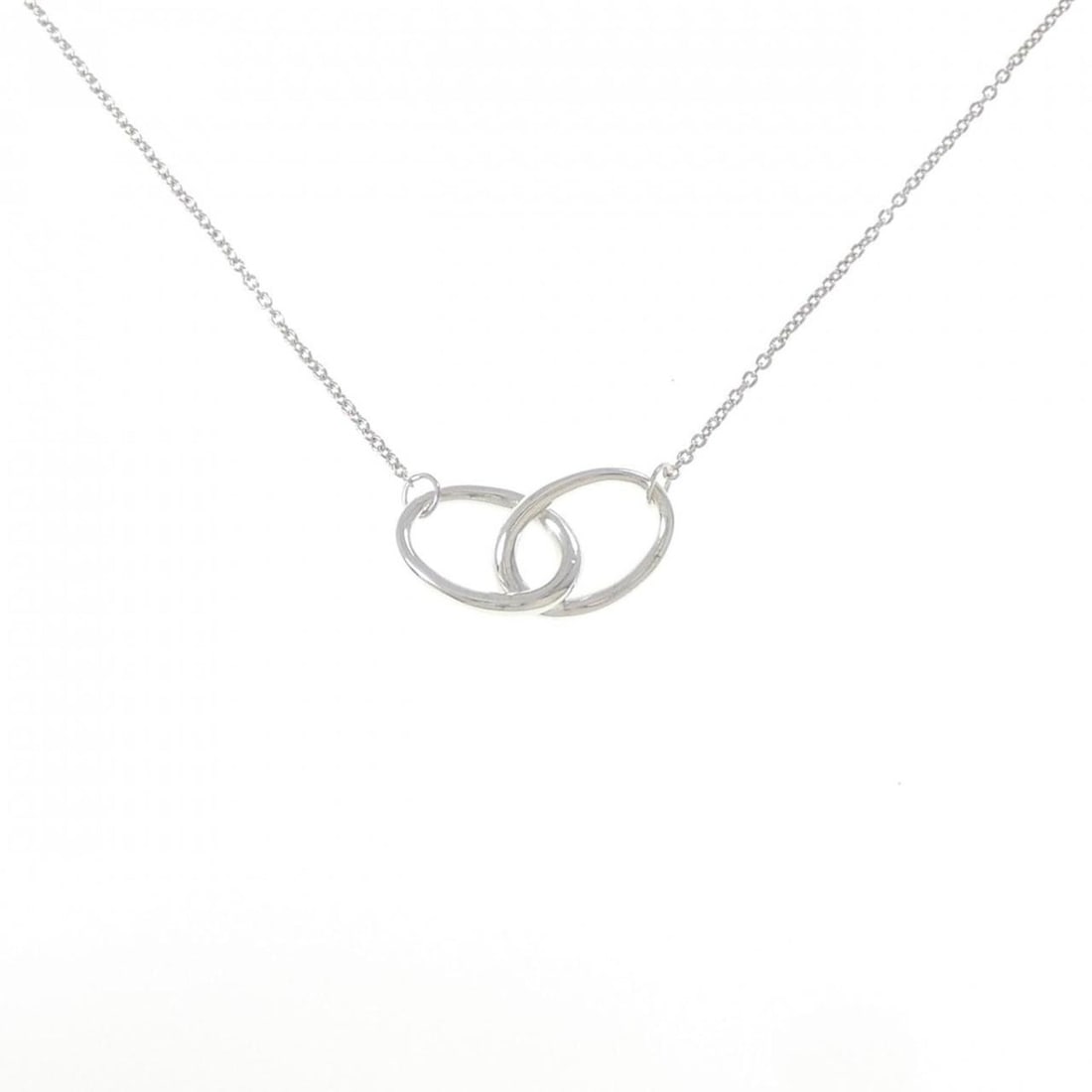 Tiffany 925 Necklace: --- Catalog ---Category: SizePendant Size: 10mm x 19.4mm / 0.39'' x 0.76''Neck Circumference: 41 cm / 16.14''Category: DesignGender: WomenMaterial: Silver 925Pendant Type: PendantNecklace Type:
