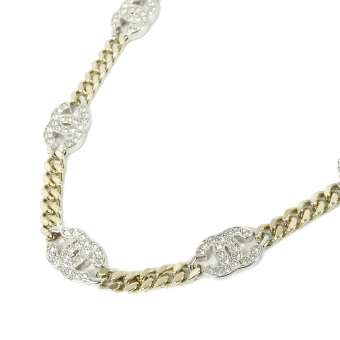 Chanel AB6444 Necklace: --- Catalog ---Category: SizePendant Size: 10mm x 18mm / 0.39'' x 0.7''Neck Circumference: 33 cm - 41 cm / 12.99'' - 16.14''Category: DesignColor: Clear, Gold, SilverGender: WomenNecklace Type: Neckla