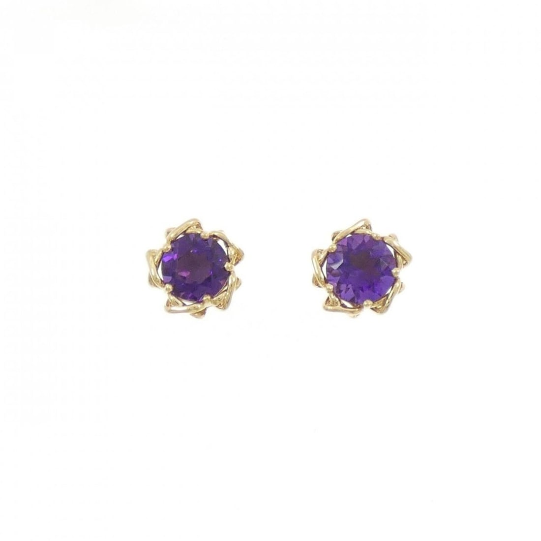 Tiffany & Co. Amethyst Earrings: --- Catalog ---Category: SizeSize (HxWxD): 8.90mm x 8.80mm / 0.35'' x 0.35''Category: DesignType: Stud earringsGender: WomenMaterial: Yellow gold (18K)Category: GeneralBrand: Tiffany--- Item List