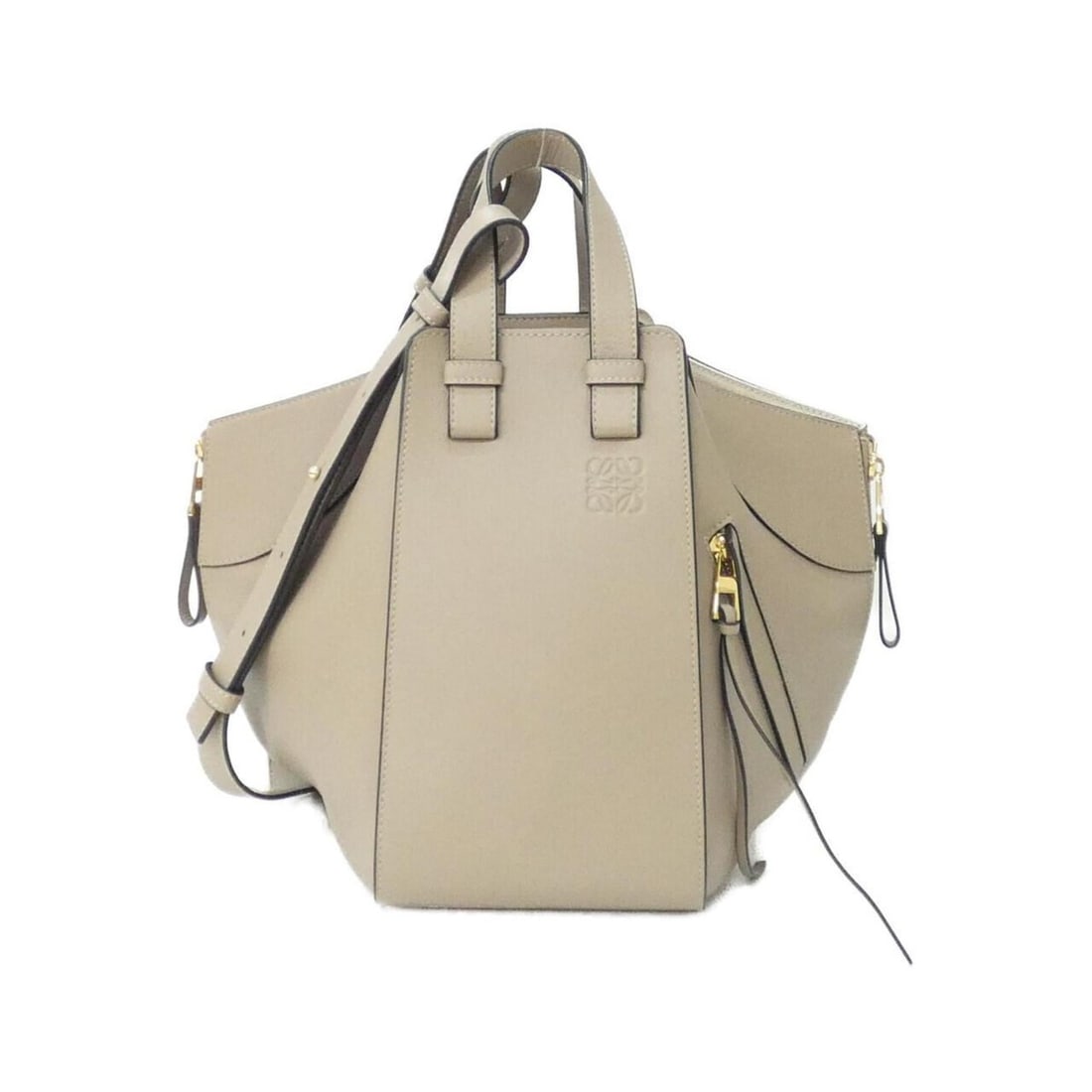 Loewe Hammock Small 387 30 S35 Shoulder Bag: --- Catalog ---Category: SizeWeight: 610g / 1.34lb.Size (HxWxD): 24cm x 30cm x 28cm / 9.44'' x 11.81'' x 11.02''Strap Length: 92cm - 108cm / 36.22'' - 42.51''Handle Length: 24cm / 9.44''Category: