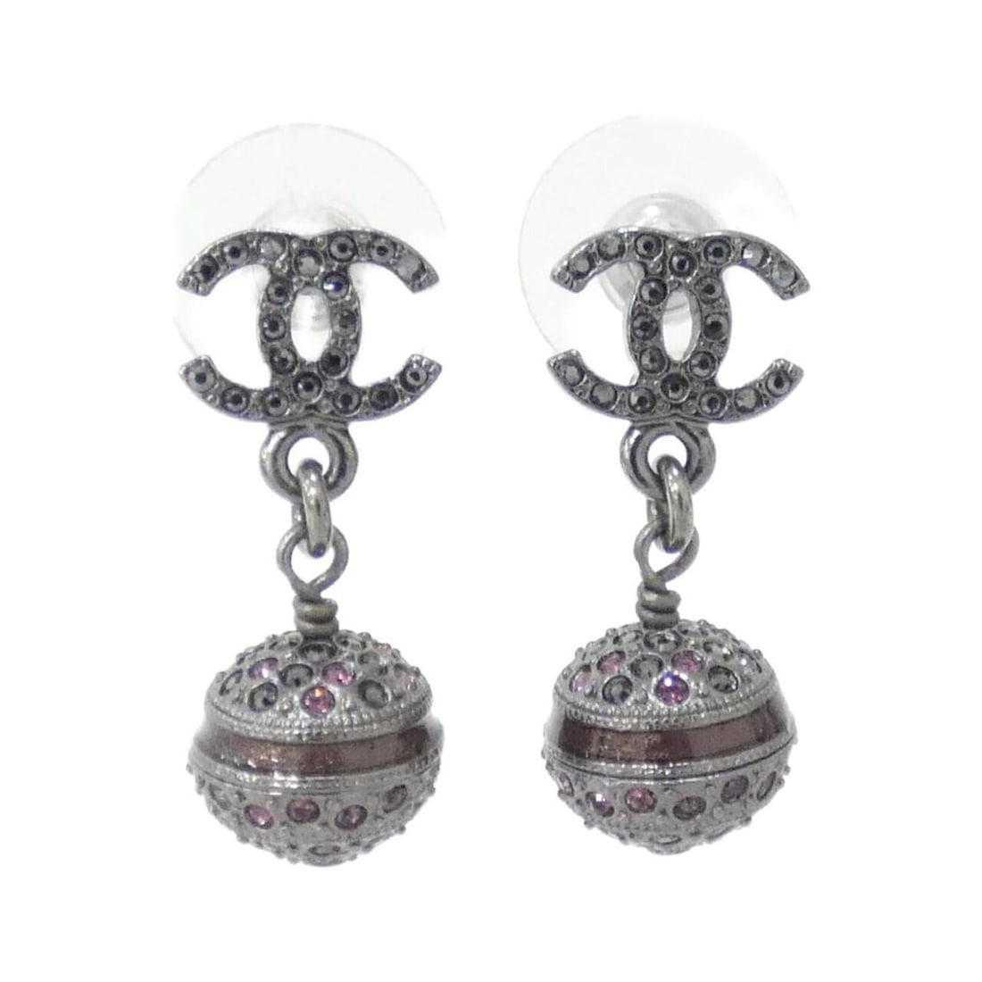 Chanel earrings: --- Catalog ---Category: SizeSize (HxWxD): 25.00mm x 10.00mm / 0.98'' x 0.39''Category: DesignType: Drop earringsColor: Gray, Purple, SilverGender: WomenCategory: GeneralBrand: Chanel--- Item List ---