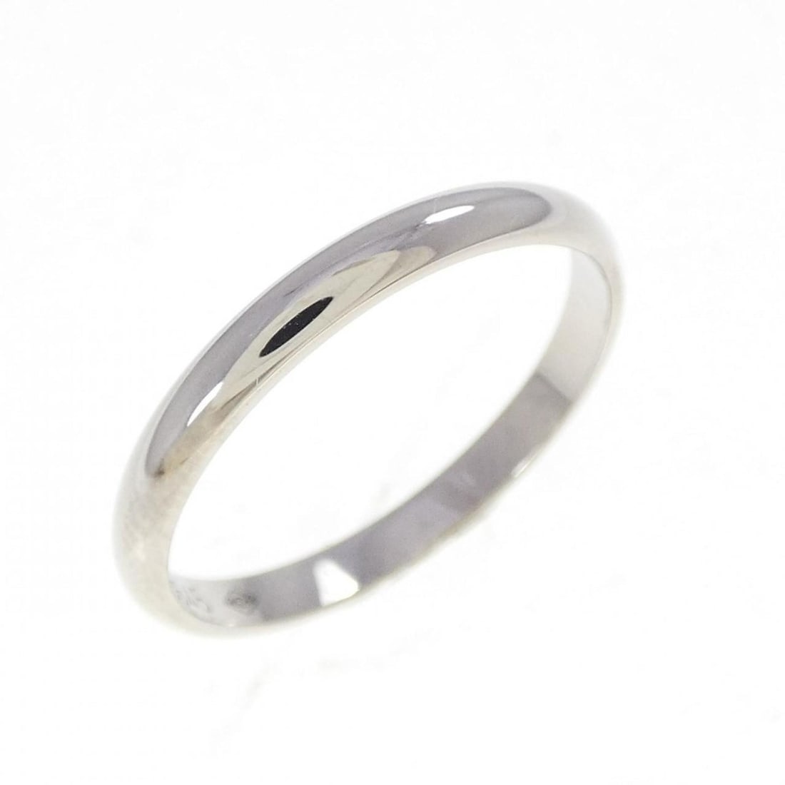 Cartier wedding ring: --- Catalog ---Category: SizeUS Size: 8Brand Size: 56Category: DesignType: Band ringGender: Women,MenMaterial: Platinum 950Category: GeneralMPN: B4012500Brand: Cartier--- Item List ---Section: Conditi