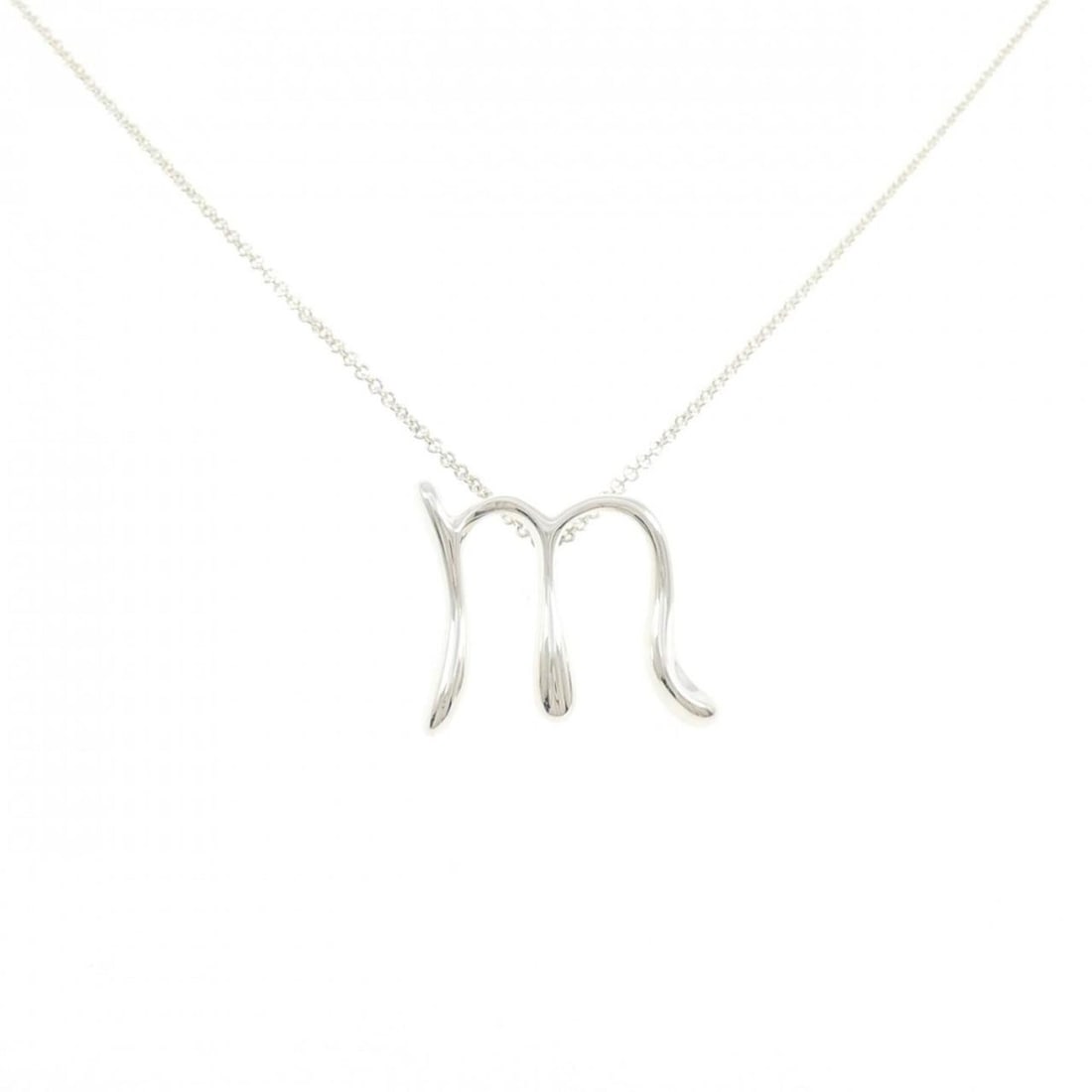 Tiffany Letter Necklace: --- Catalog ---Category: SizePendant Size: 22.9mm x 25.9mm / 0.9'' x 1.01''Neck Circumference: 76 cm / 29.92''Category: DesignGender: WomenMaterial: Silver 925Pendant Type: PendantNecklace Type: