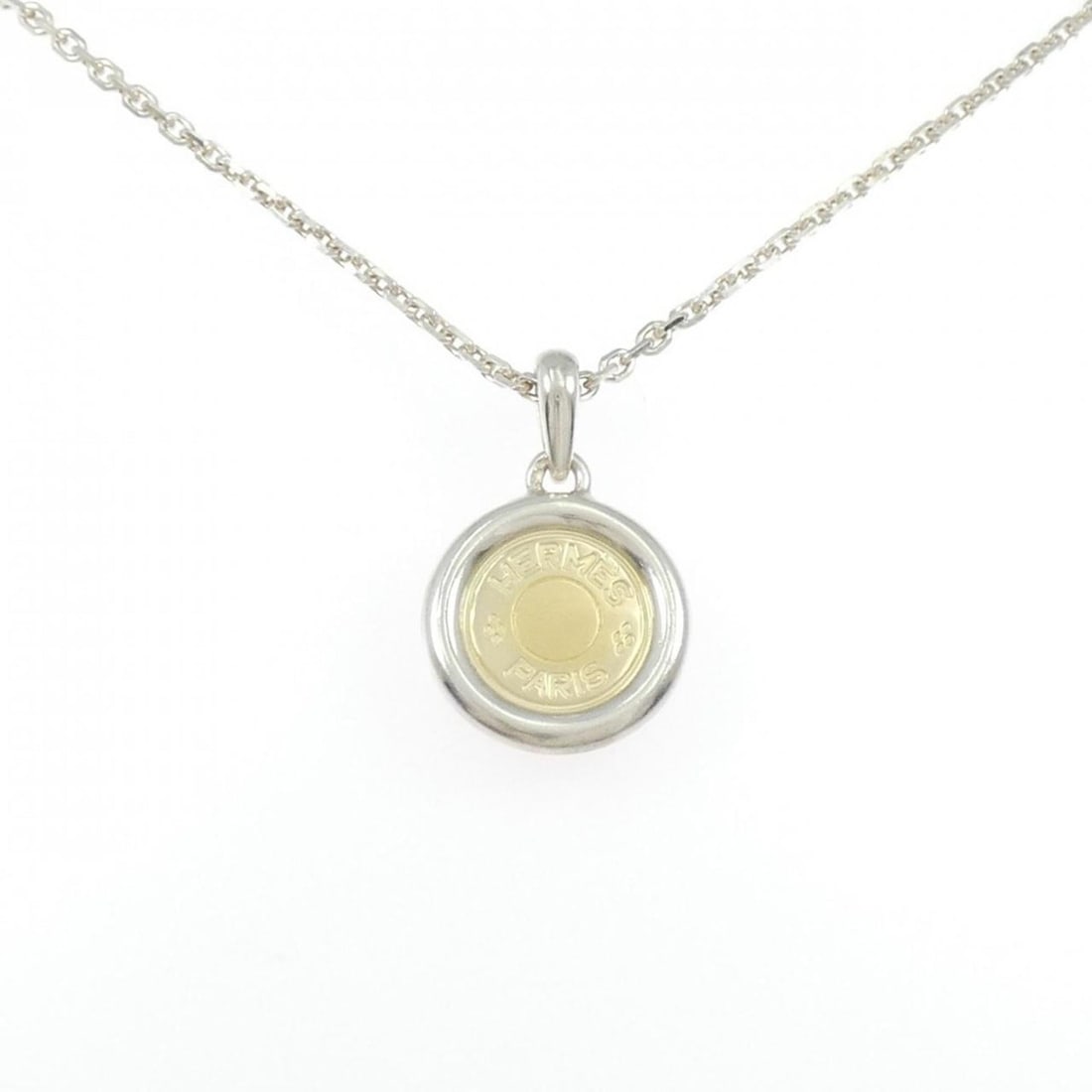 Hermes Sellier Necklace: --- Catalog ---Category: SizeWidth: 2.3mm / 0.09''Weight: 13.9g / 0.49oz.Pendant Size: 30.8mm x 19.8mm / 1.21'' x 0.77''Neck Circumference: 49 cm / 19.29''Category: DesignGender: WomenMaterial: