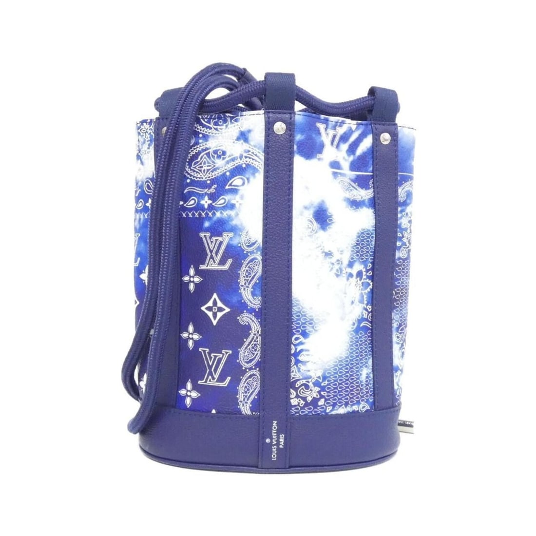 Louis Vuitton Monogram Bandana Randonee PM M20562 Shoulder Bag: --- Catalog ---Category: SizeWeight: 450g / 15.87oz.Size (HxWxD): 27cm x 20cm x 12cm / 10.62'' x 7.87'' x 4.72''Strap Length: 116cm / 45.66''Category: DesignType: Shoulder bagColor: BlueGender: