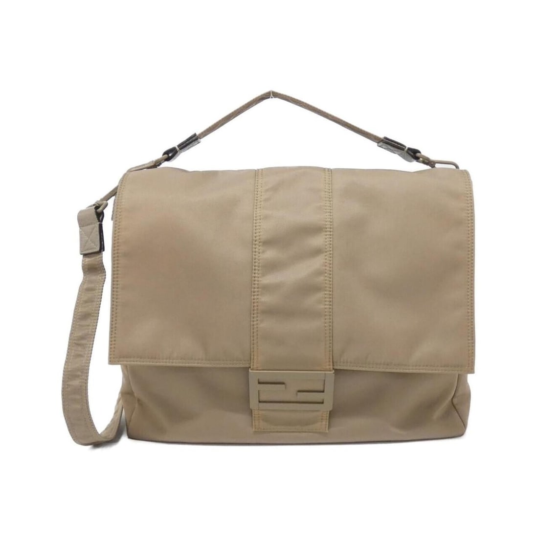 Fendi Baguette Messenger Large 7VA536 AG0P Shoulder Bag: --- Catalog ---Category: SizeSize (HxWxD): 30cm x 37cm x 9cm / 11.81'' x 14.56'' x 3.54''Category: DesignType: Shoulder bagColor: BeigeGender: WomenMaterial: Nylon Category: GeneralMPN: 7VA536