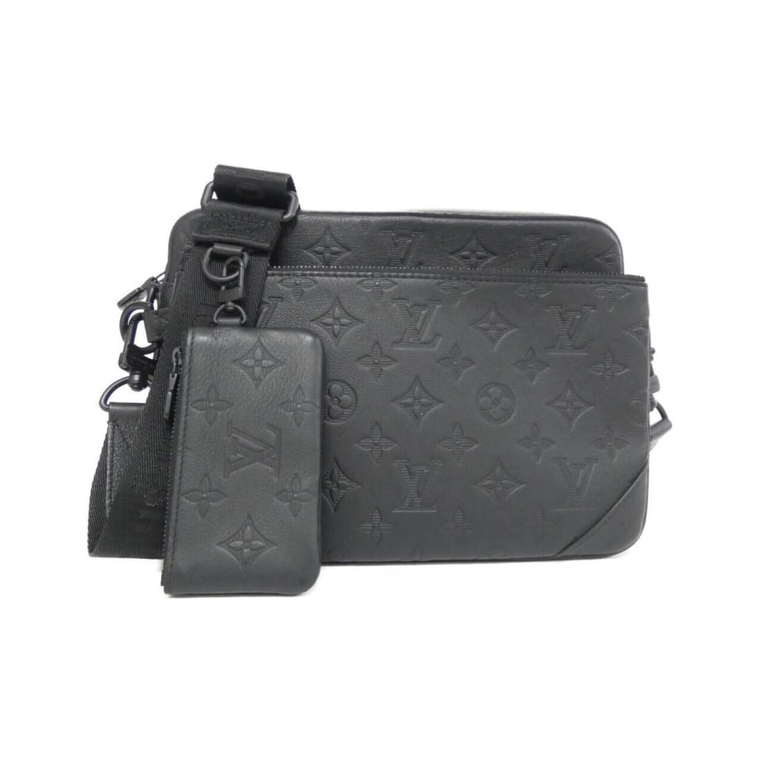 Louis Vuitton Monogram Shadow Trio Messenger M46602 Shoulder Bag: --- Catalog ---Category: SizeSize (HxWxD): 18cm x 25cm x 7cm / 7.08'' x 9.84'' x 2.75''Category: DesignType: Pouch, Shoulder bagColor: BlackGender: MenMaterial: Leather Leather/Fur Type: Calf