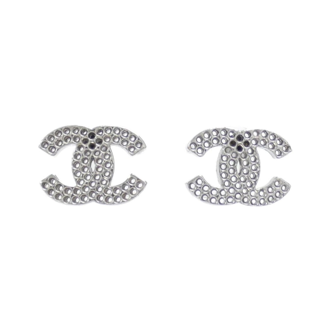 Chanel earrings: --- Catalog ---Category: SizeSize (HxWxD): 16.00mm x 22.00mm / 0.63'' x 0.87''Category: DesignType: Stud earringsColor: SilverGender: WomenCategory: GeneralBrand: Chanel--- Item List ---Section: Condi