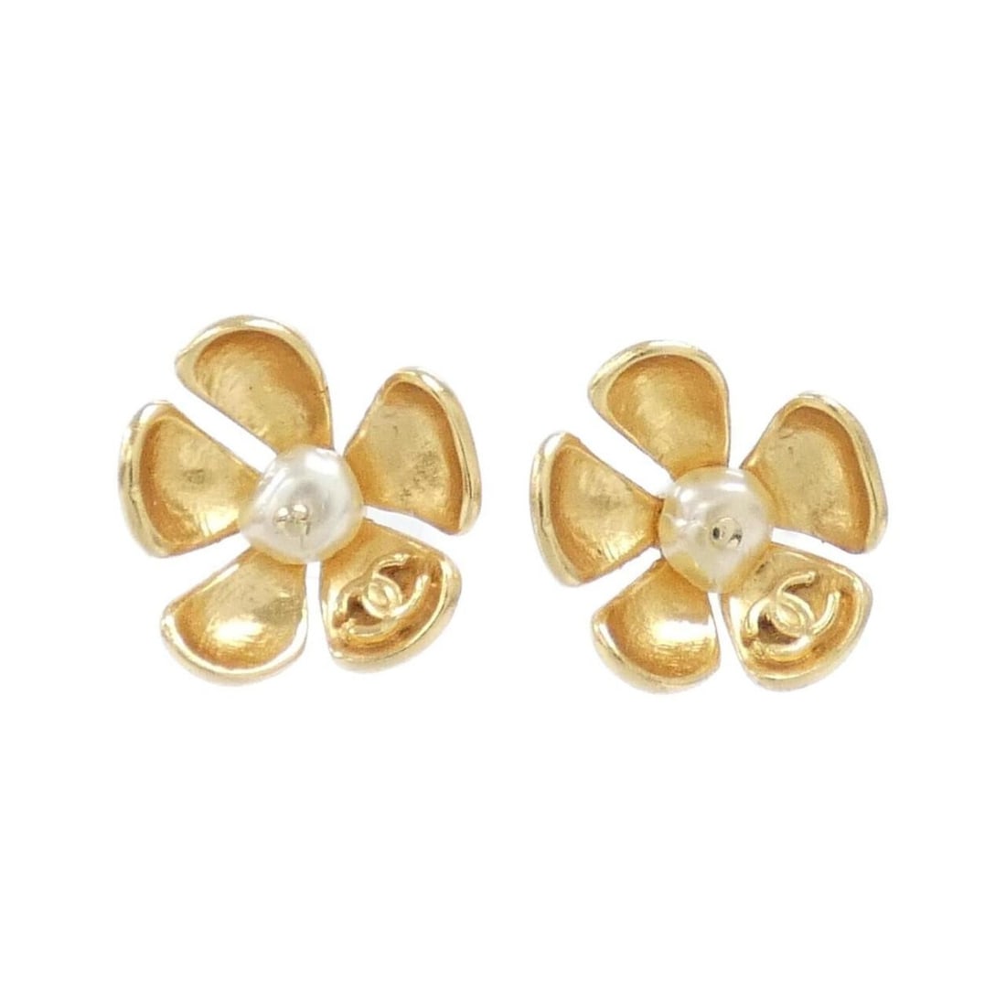 Chanel earrings: --- Catalog ---Category: SizeSize (HxWxD): 18.00mm x 18.00mm / 0.71'' x 0.71''Category: DesignType: Stud earringsColor: Gold, WhiteGender: WomenCategory: GeneralBrand: Chanel--- Item List ---Section: