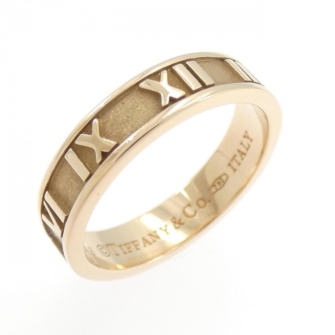 Tiffany Atlas Ring: --- Catalog ---Category: SizeWidth: 3.9mm / 0.15''Weight: 3.2g / 0.11oz.JP Size: 7US Size: 4Category: DesignType: Band ringGender: WomenMaterial: Pink gold (18K)Category: GeneralLine: AtlasBrand: