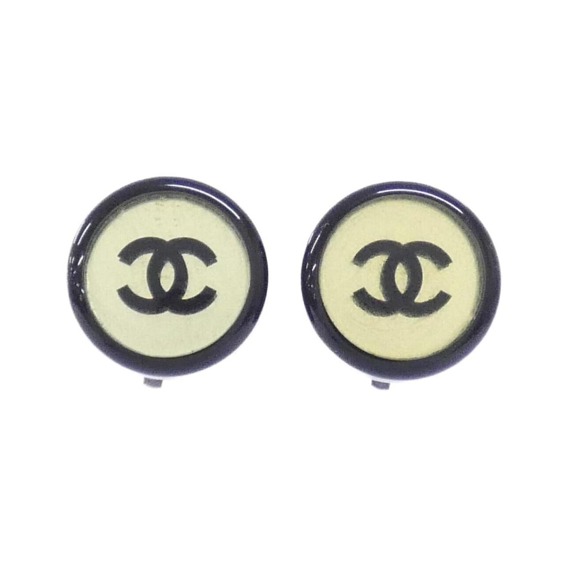 Chanel earrings: --- Catalog ---Category: SizeSize (HxWxD): 20.00mm x 20.00mm / 0.79'' x 0.79''Category: DesignType: Clip earringsColor: Black, Gold, SilverGender: WomenCategory: GeneralBrand: Chanel--- Item List ---S